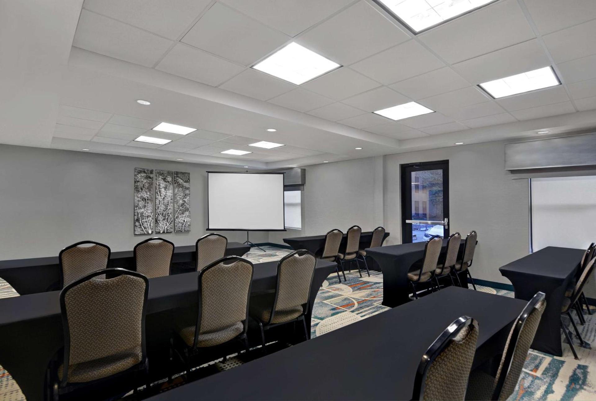 Hampton Inn Charlotte Monroe photo 42