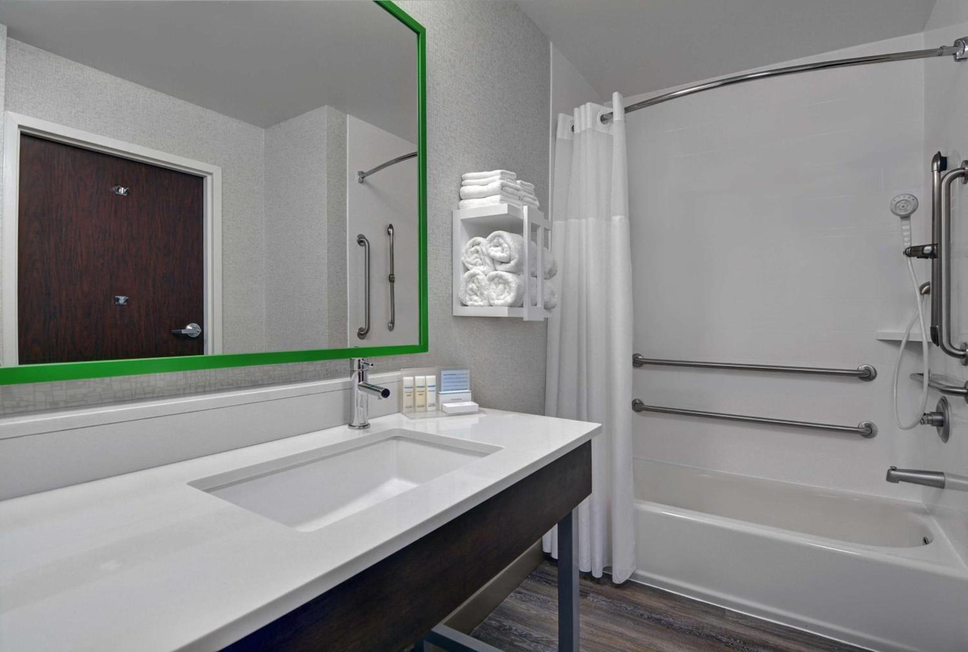 Hampton Inn Charlotte Monroe photo 39