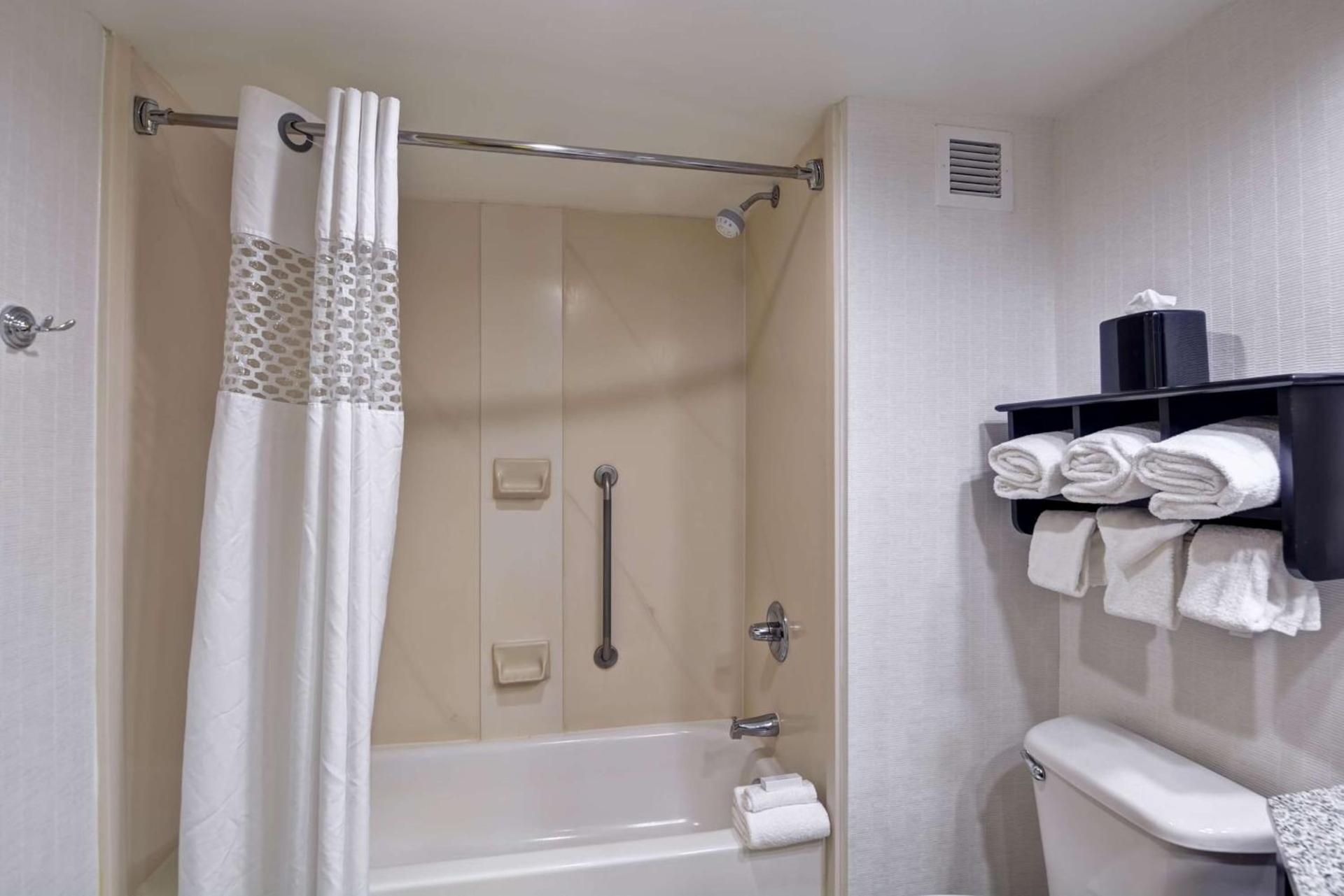 Hampton Inn Mobile/East Bay photo 35