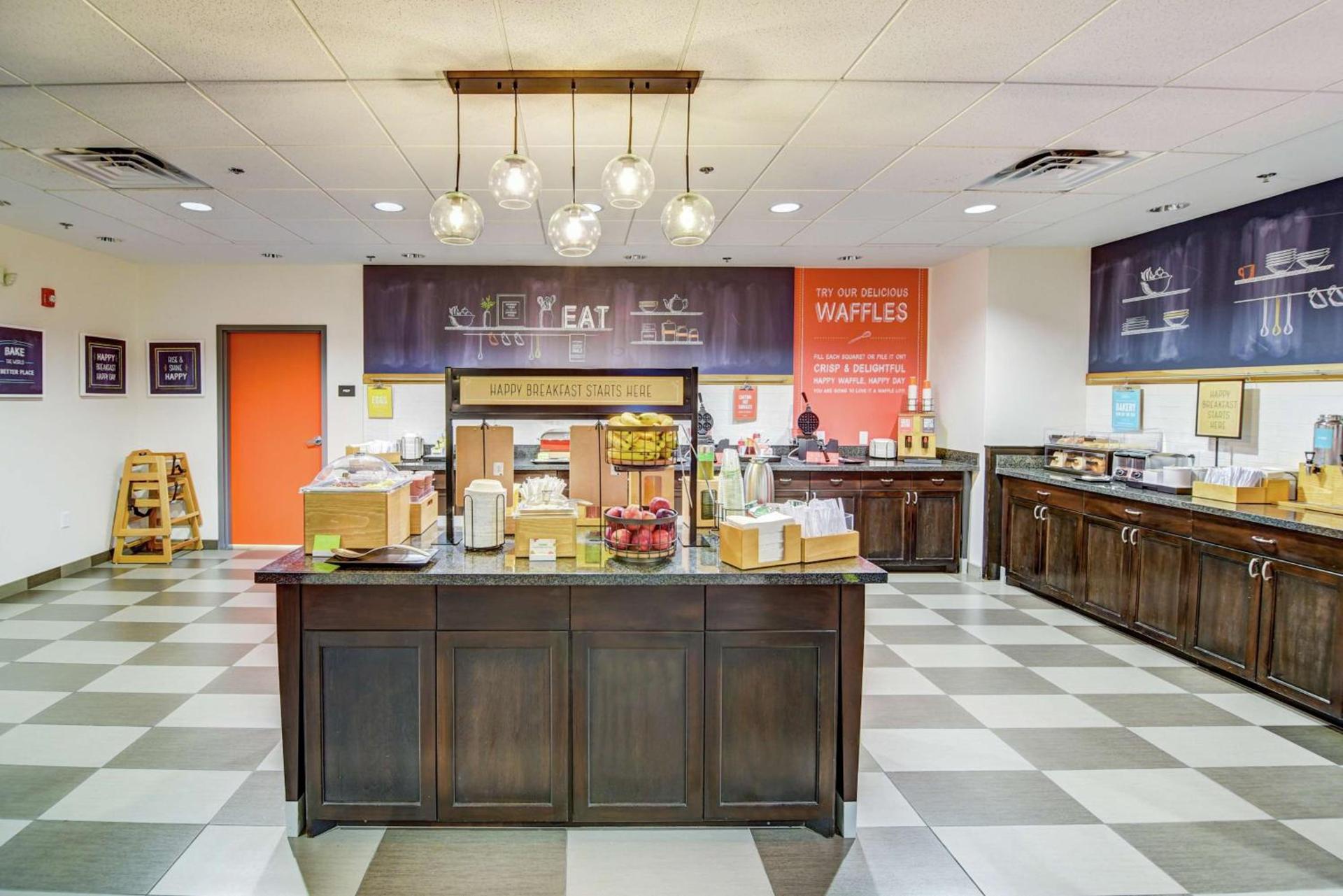 Hampton Inn Foley photo 17