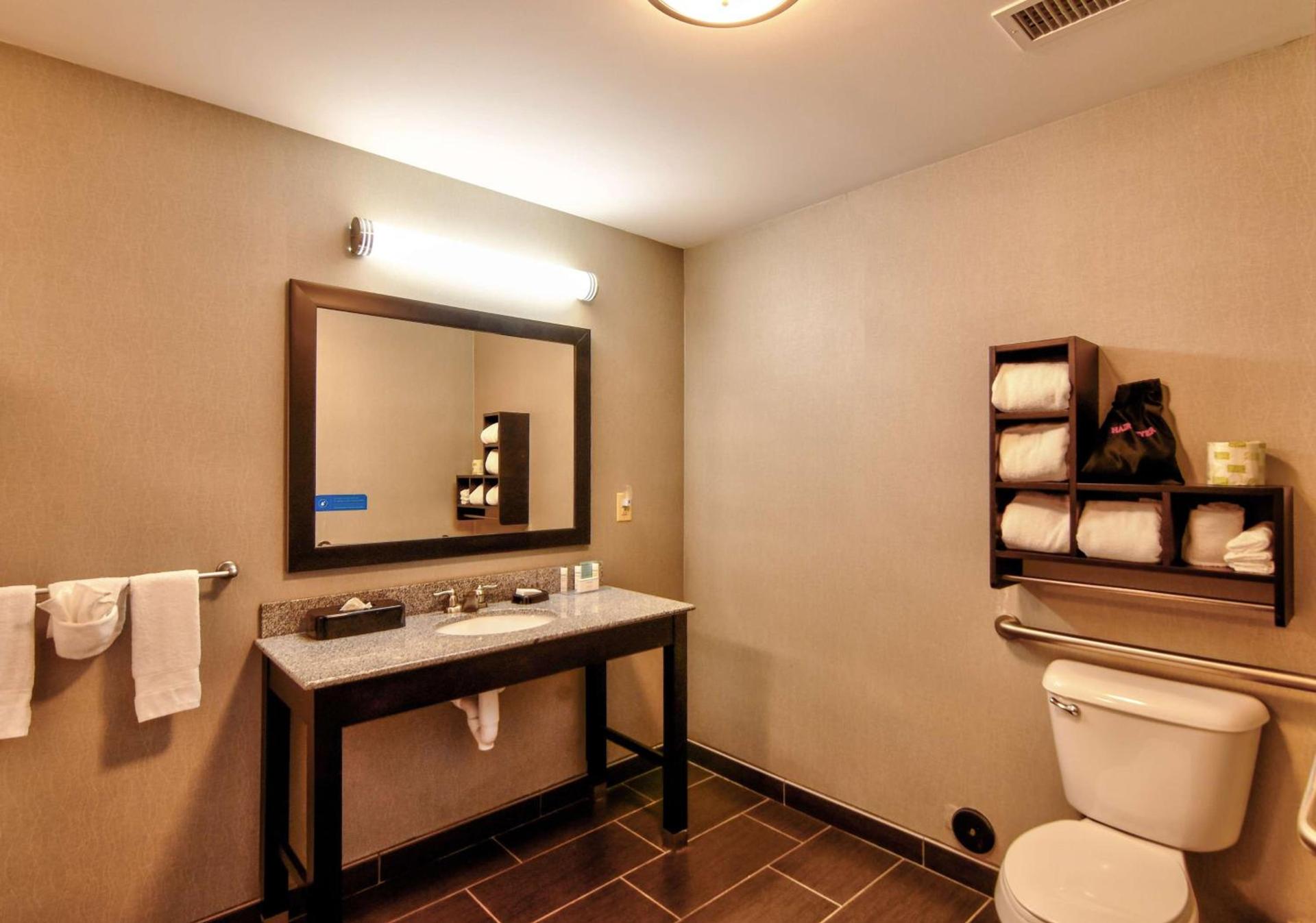 Hampton Inn Foley photo 30