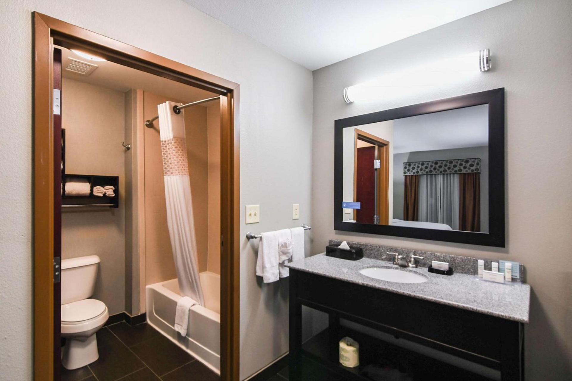 Hampton Inn Foley photo 31
