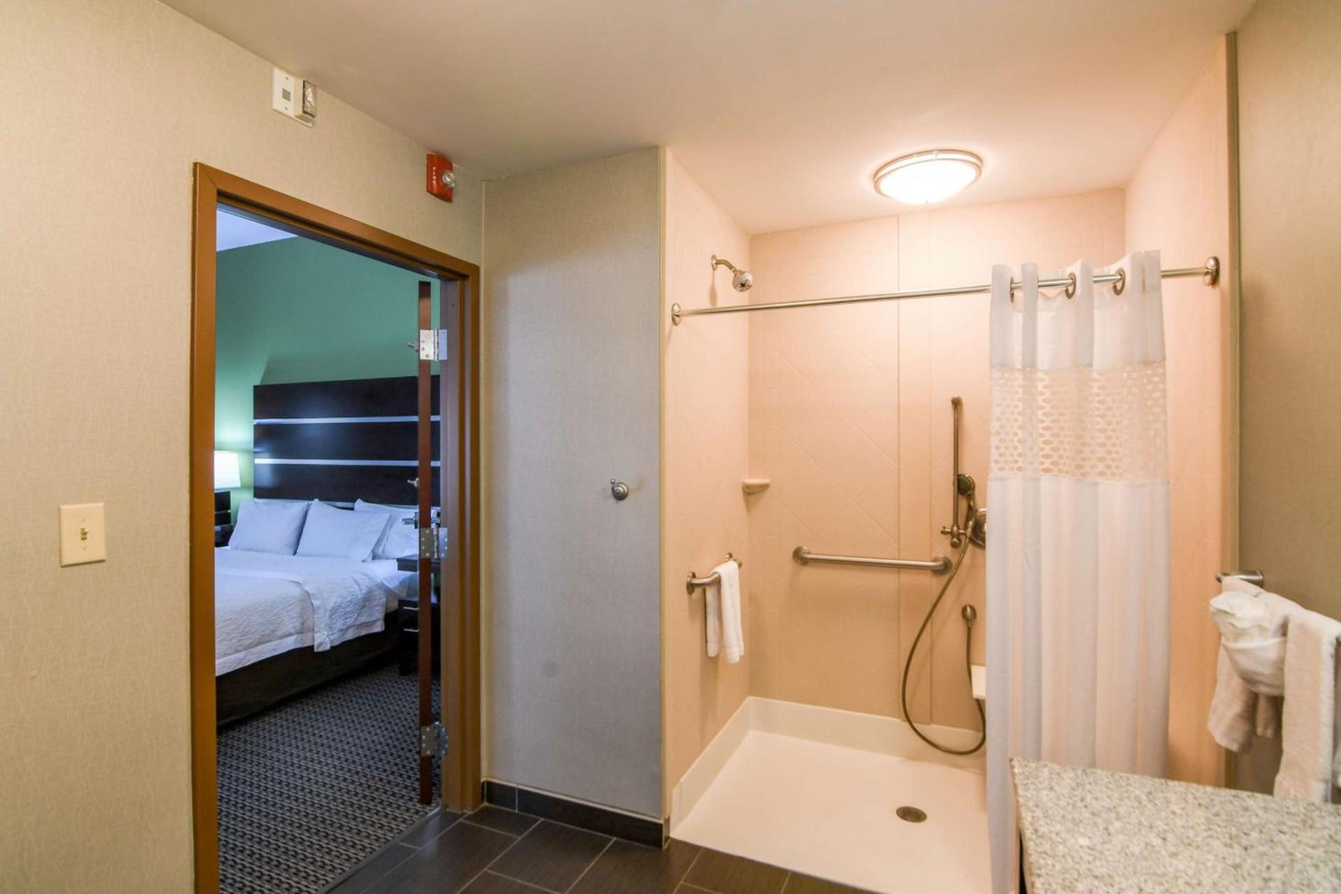 Hampton Inn Foley photo 32