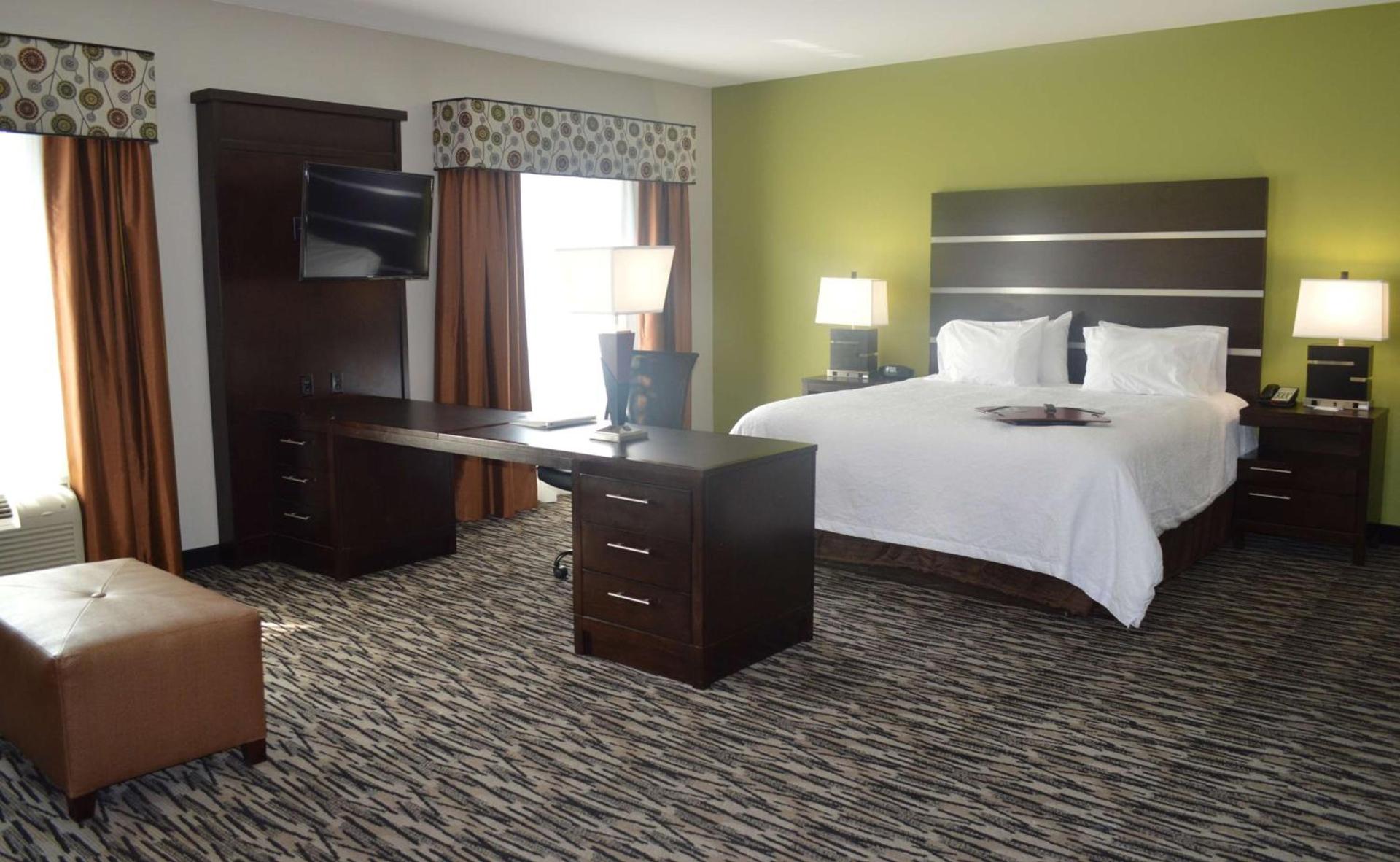 Hampton Inn Foley photo 41