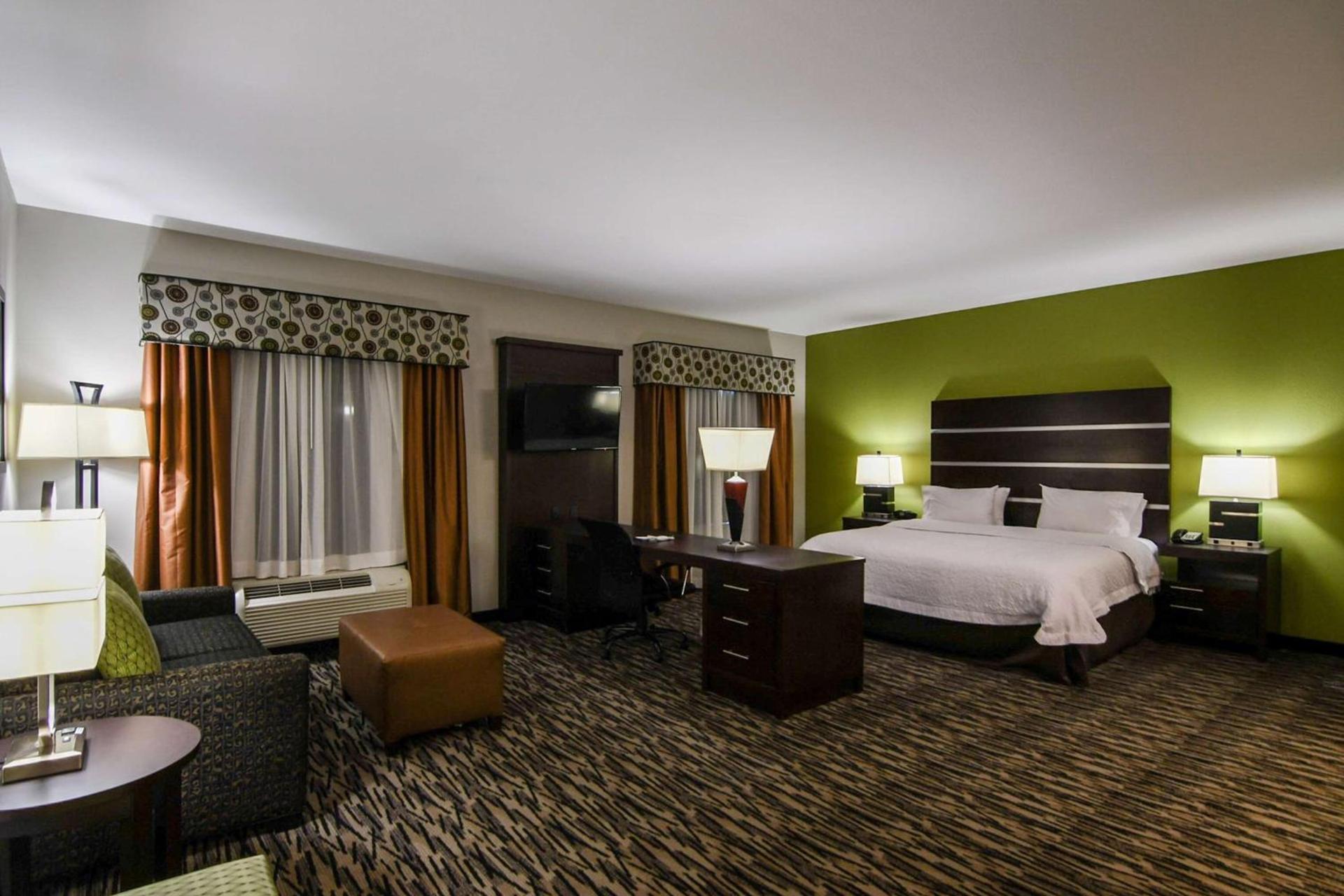 Hampton Inn Foley photo 51