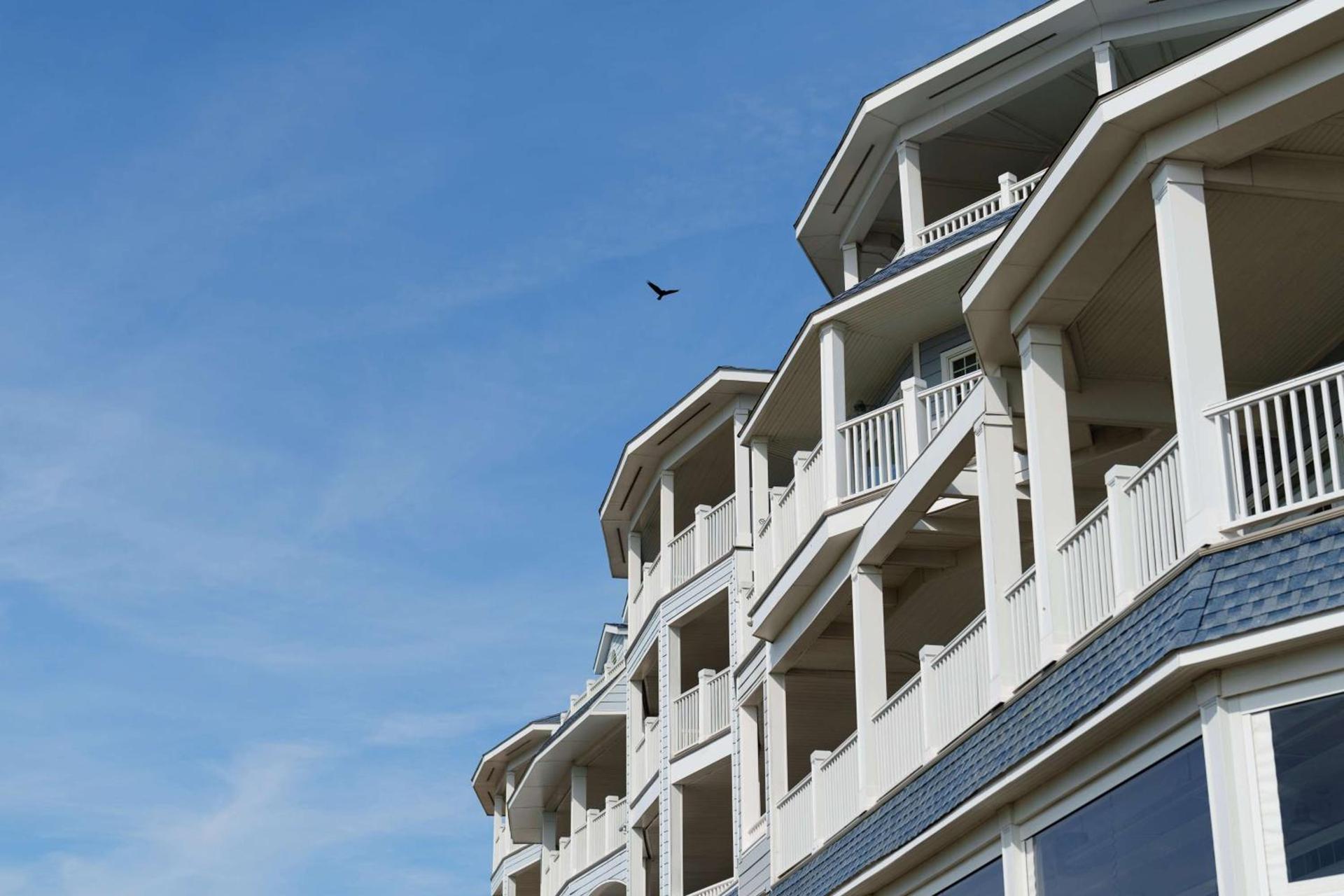 Madison Beach Hotel, Curio Collection by Hilton photo 2