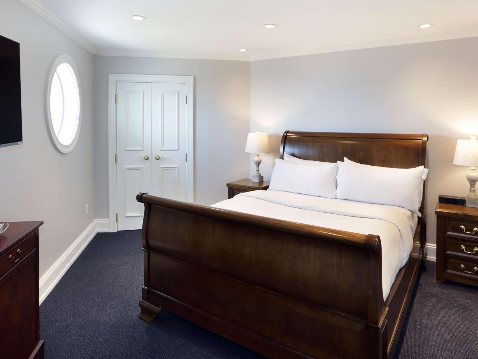 Madison Beach Hotel, Curio Collection by Hilton photo 41
