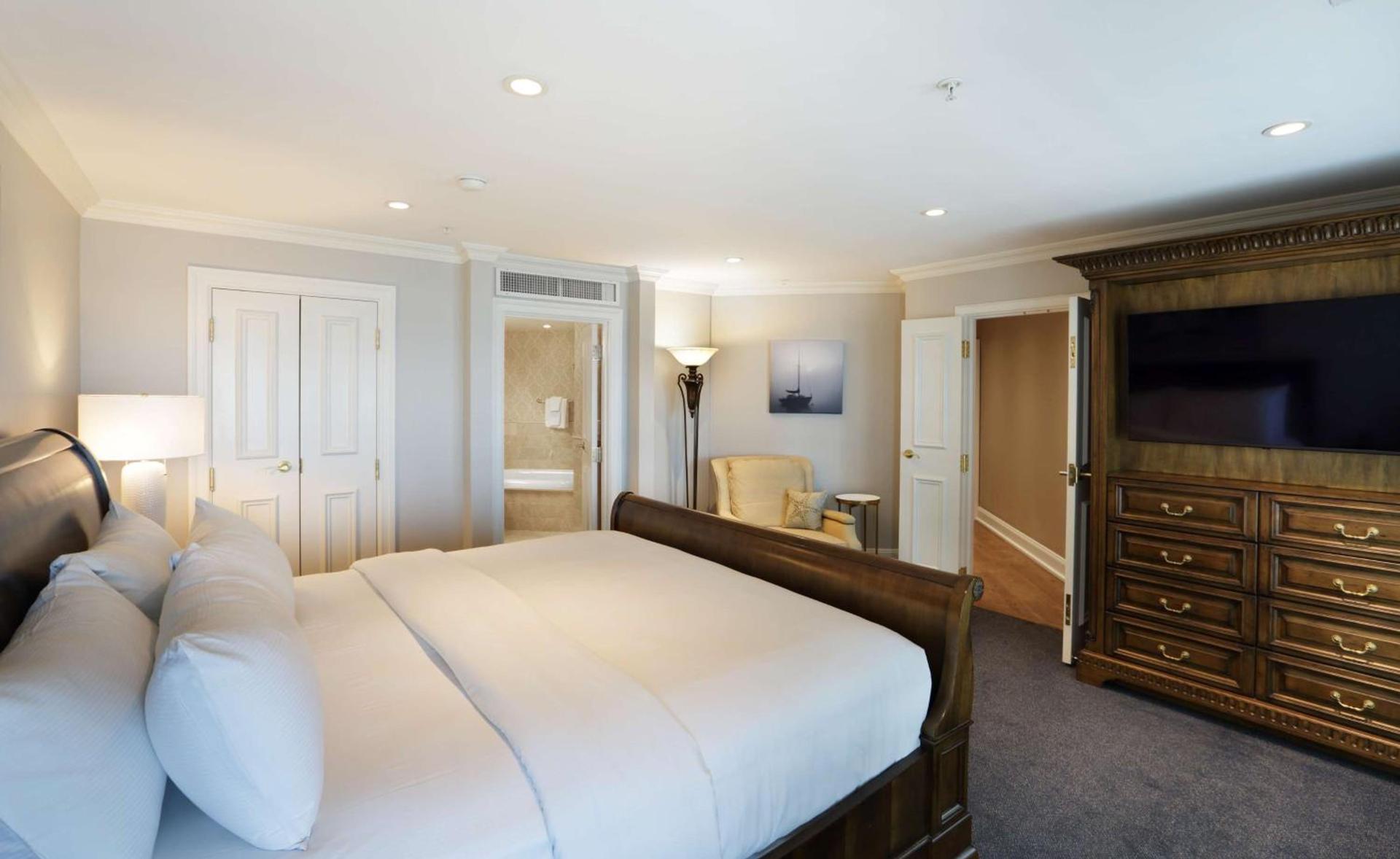 Madison Beach Hotel, Curio Collection by Hilton photo 42