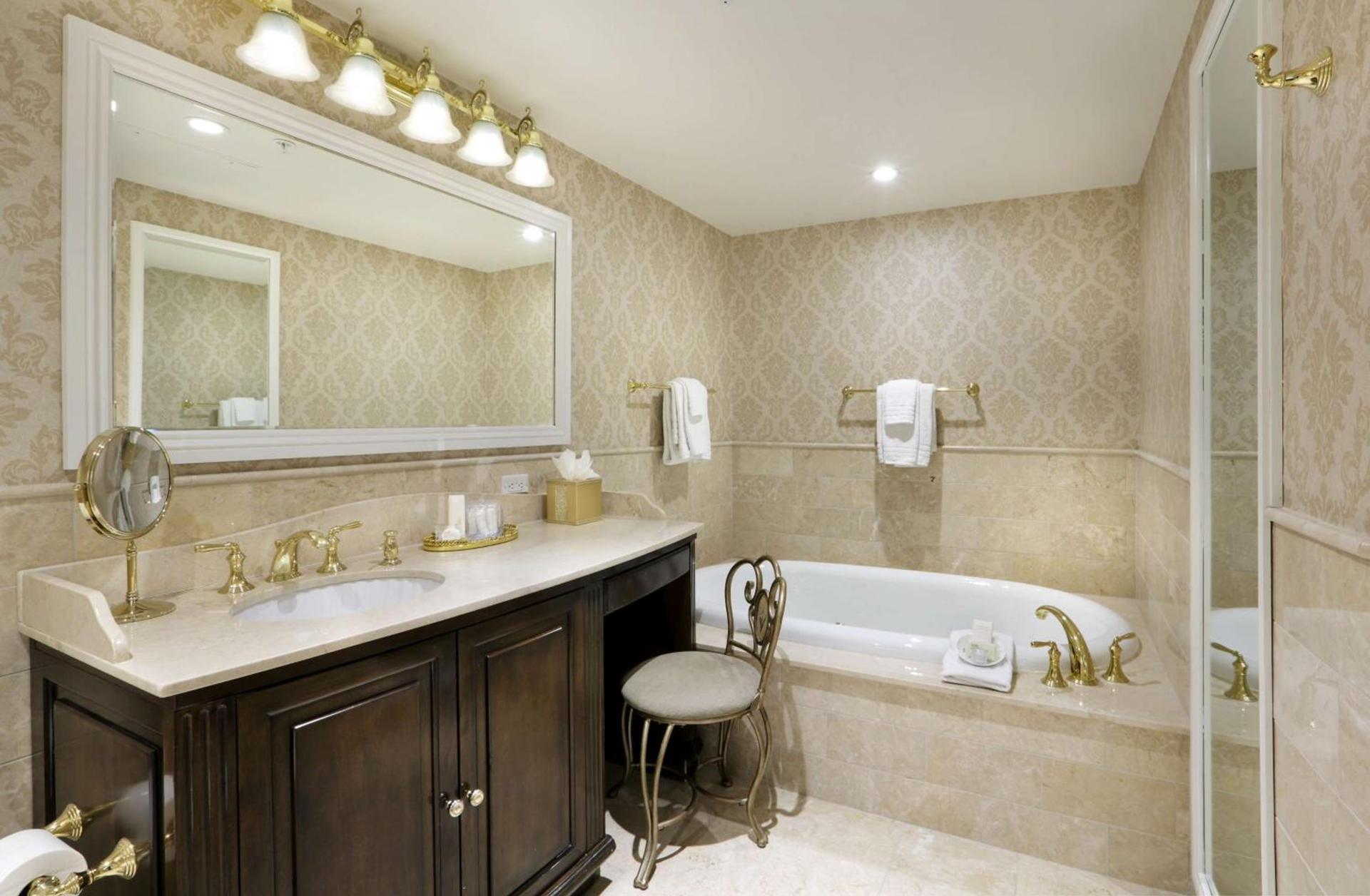 Madison Beach Hotel, Curio Collection by Hilton photo 45