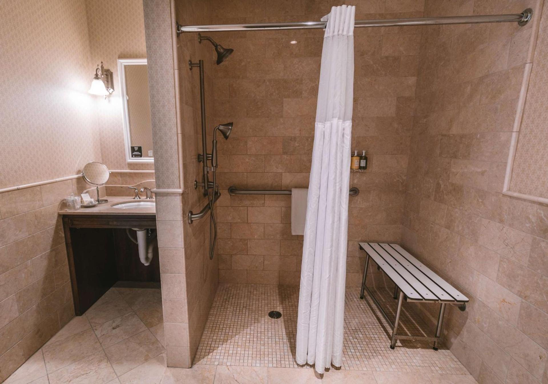 Madison Beach Hotel, Curio Collection by Hilton photo 59