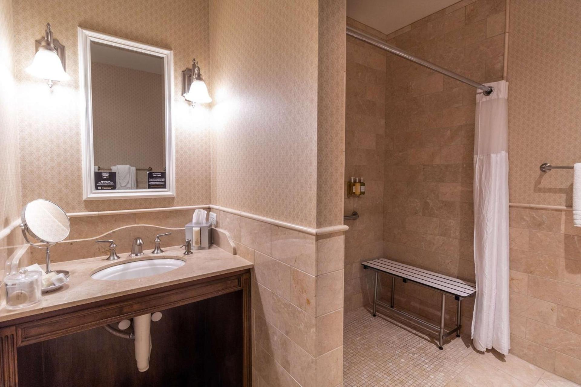 Madison Beach Hotel, Curio Collection by Hilton photo 60