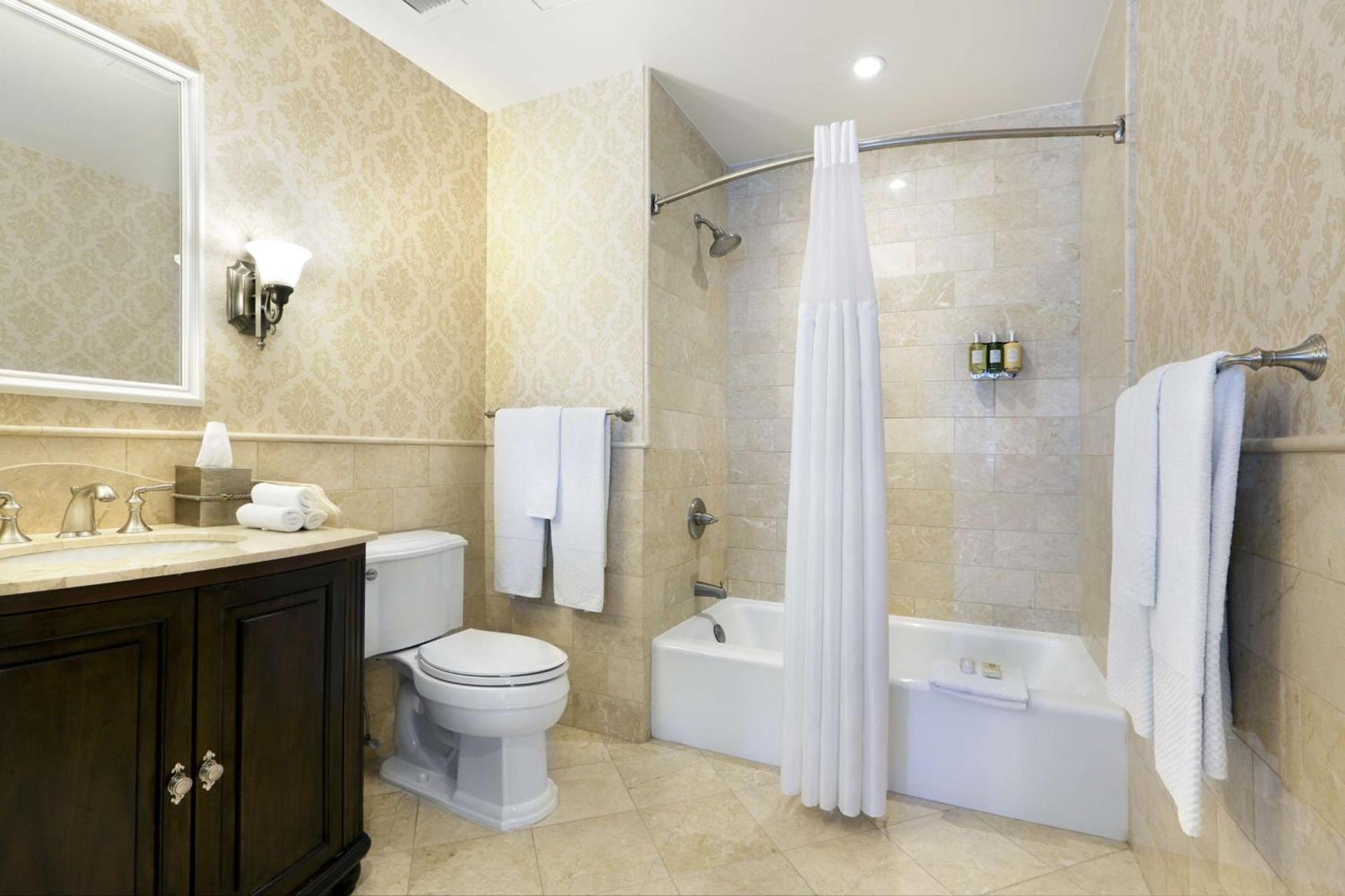 Madison Beach Hotel, Curio Collection by Hilton photo 65