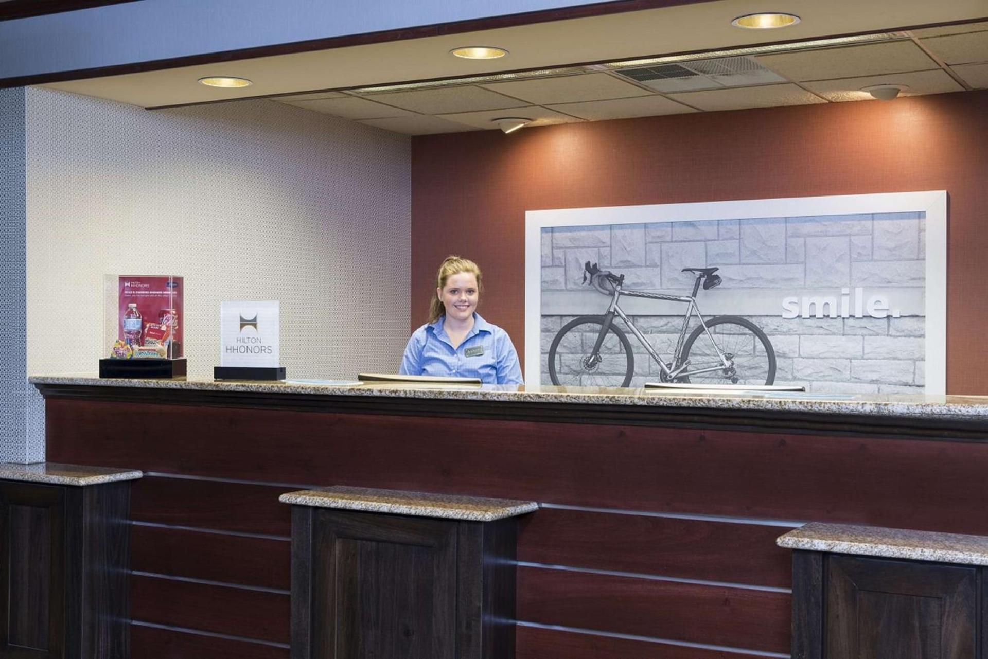 Hampton Inn Mount Pleasant photo 2