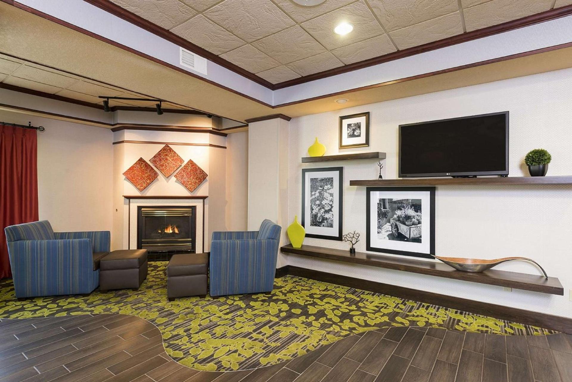 Hampton Inn Mount Pleasant photo 3