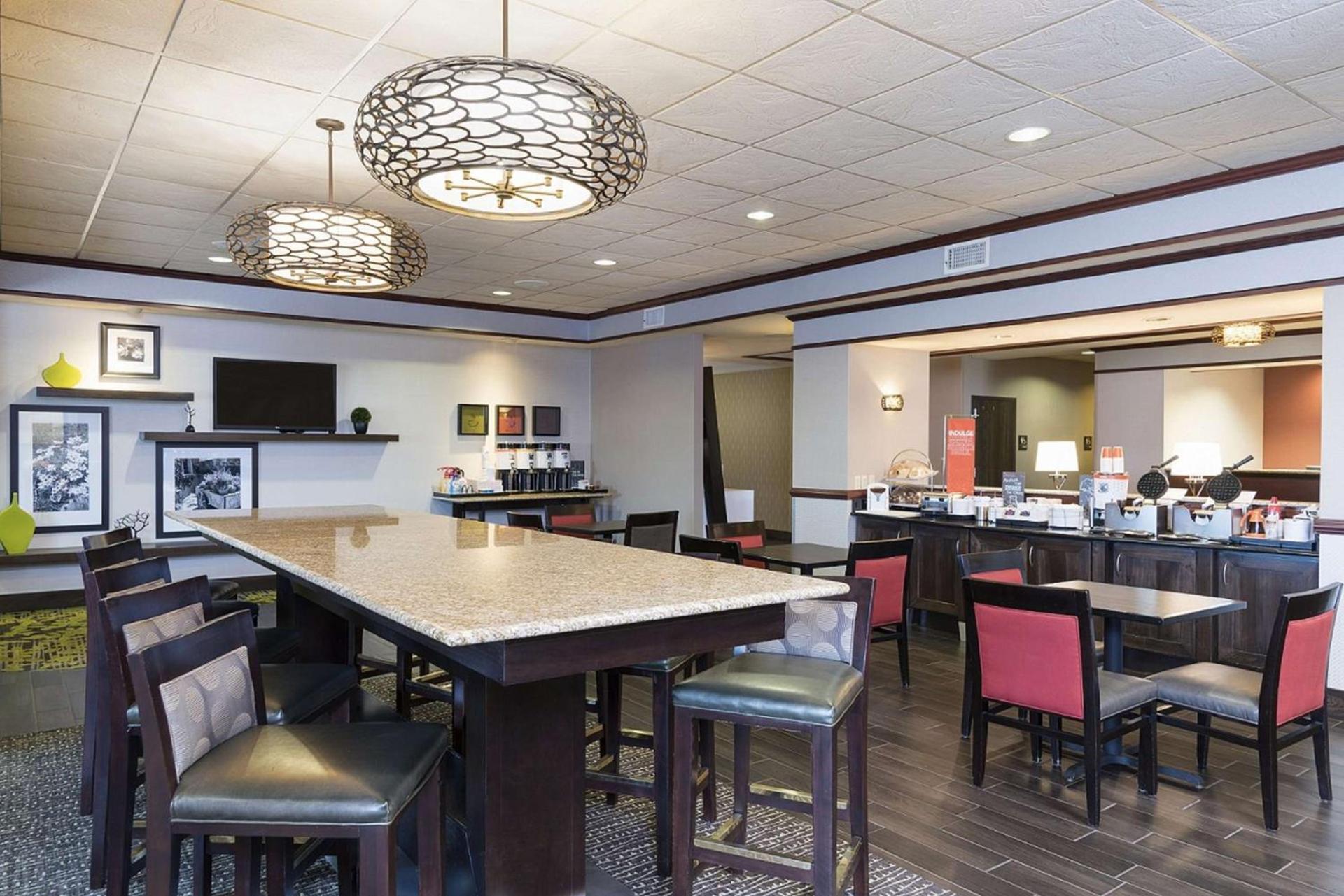 Hampton Inn Mount Pleasant photo 5