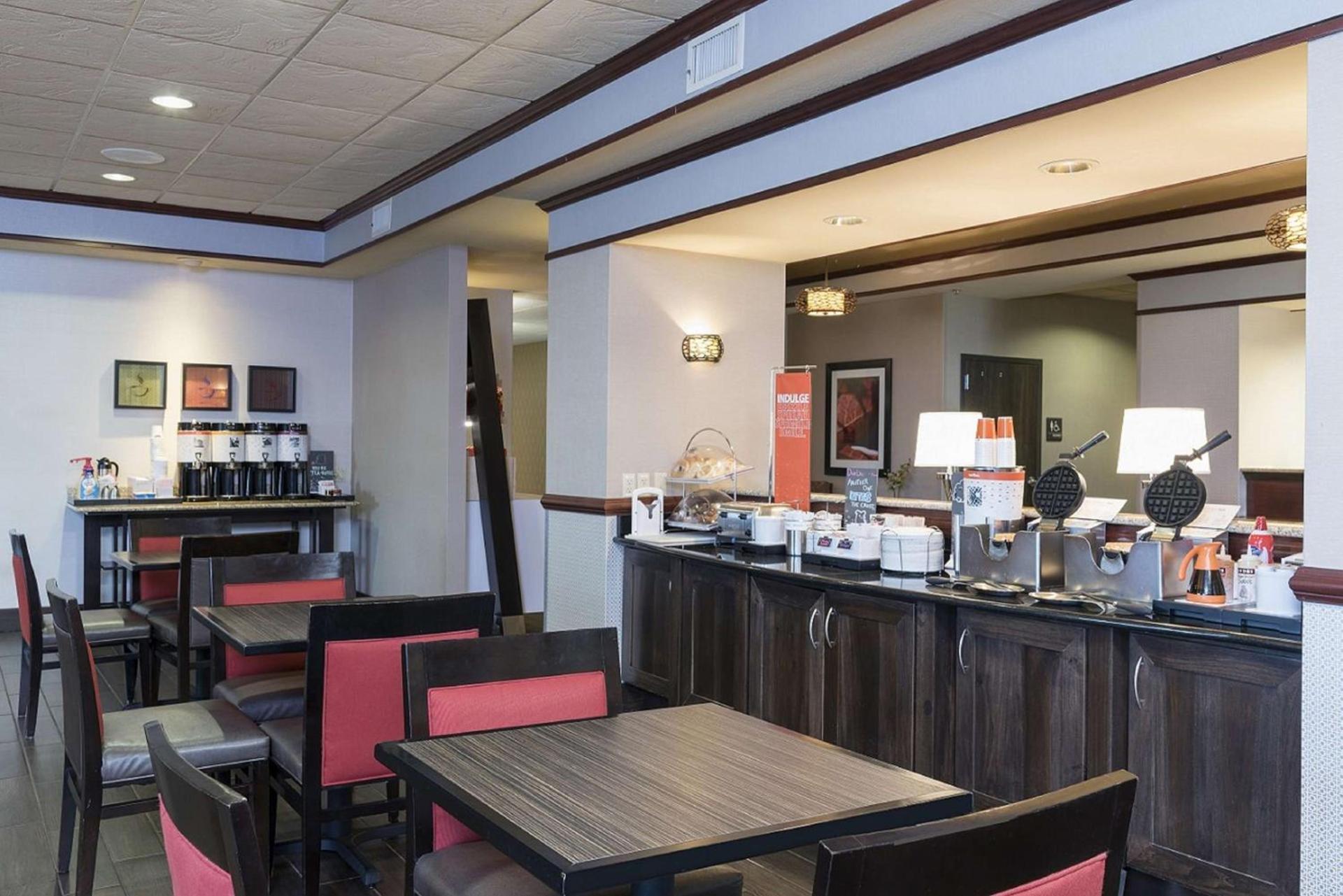 Hampton Inn Mount Pleasant photo 6