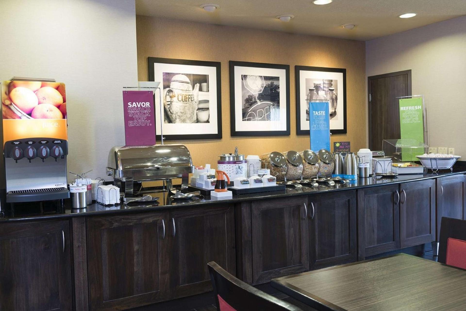 Hampton Inn Mount Pleasant photo 7
