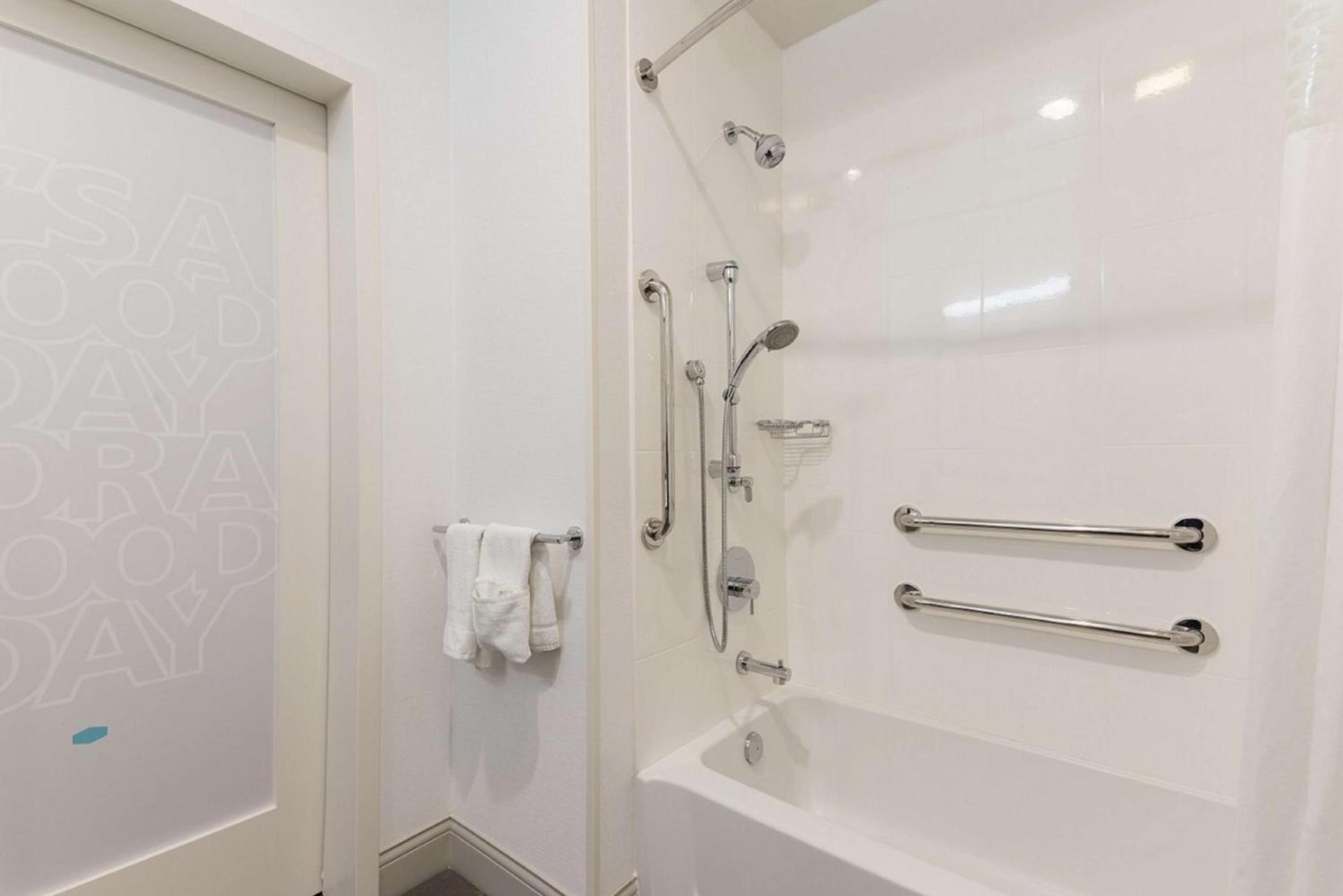 Hampton Inn Mount Pleasant photo 11