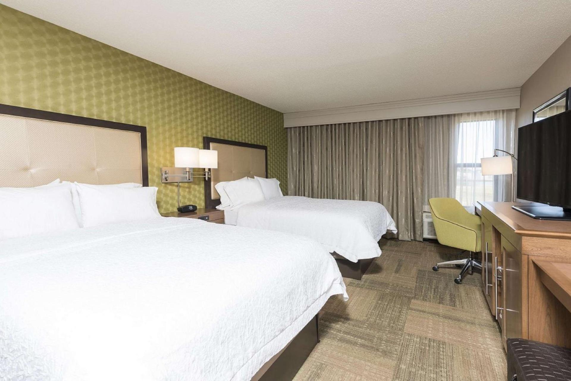 Hampton Inn Mount Pleasant photo 12