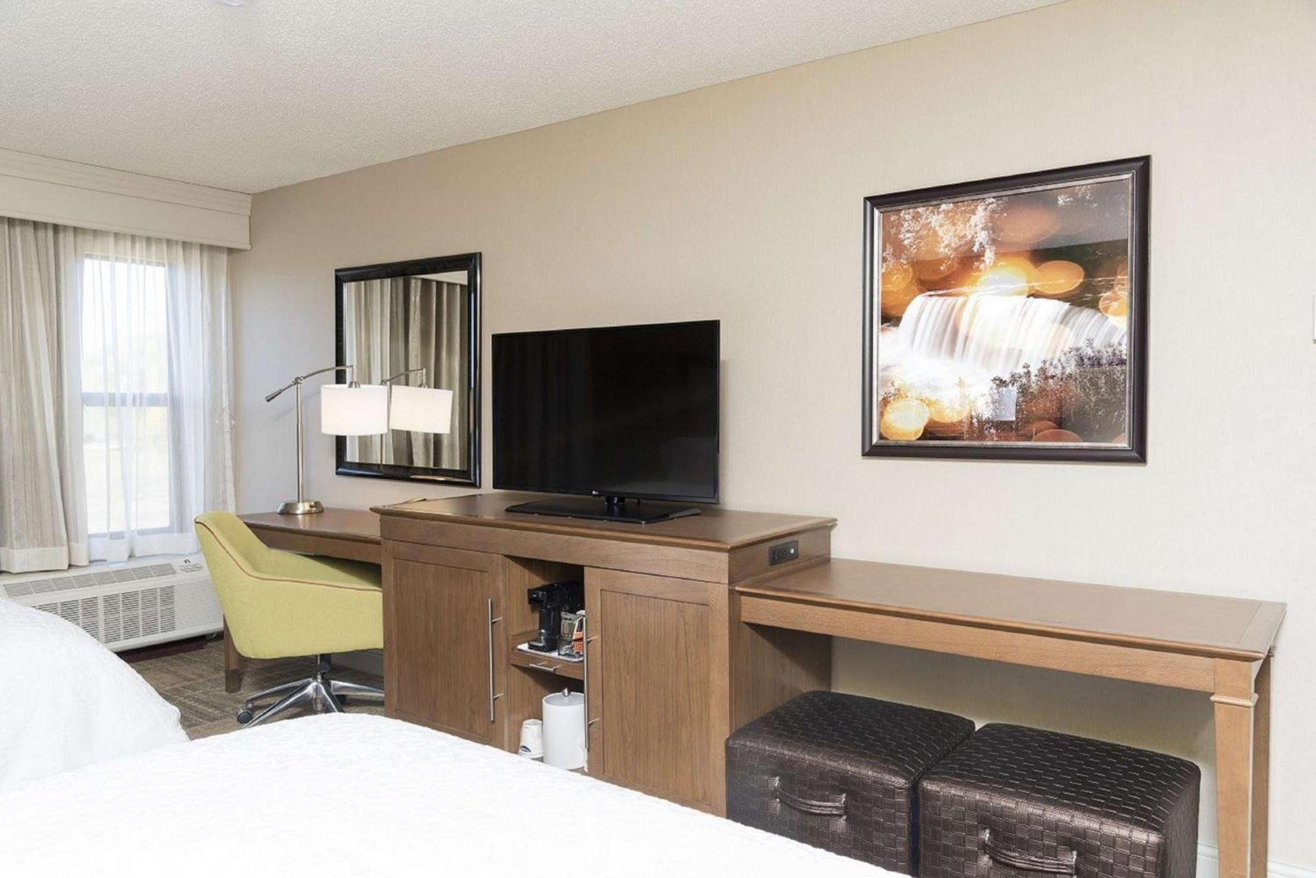 Hampton Inn Mount Pleasant photo 14