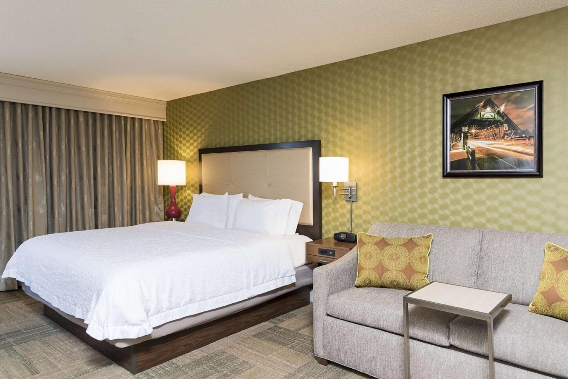 Hampton Inn Mount Pleasant photo 13
