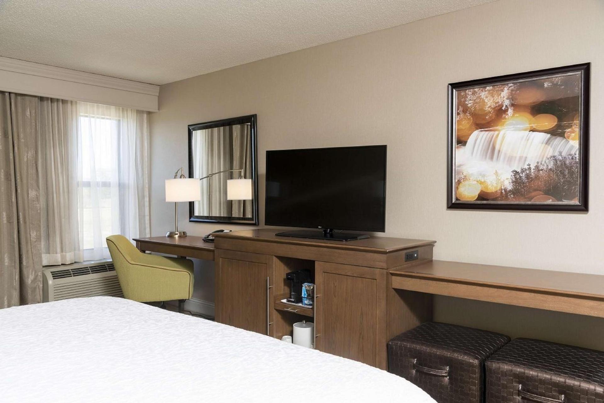 Hampton Inn Mount Pleasant photo 15