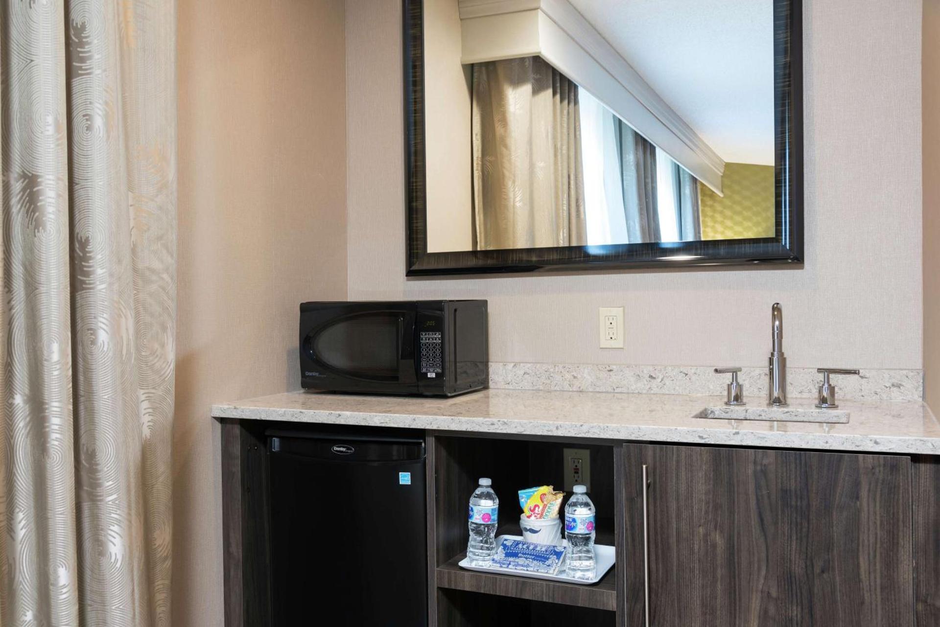 Hampton Inn Mount Pleasant photo 21