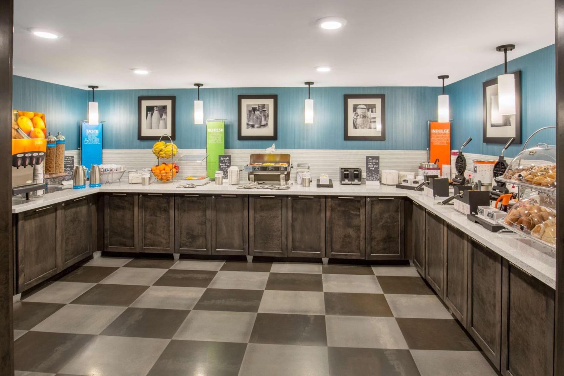 Hampton Inn Monterey photo 12