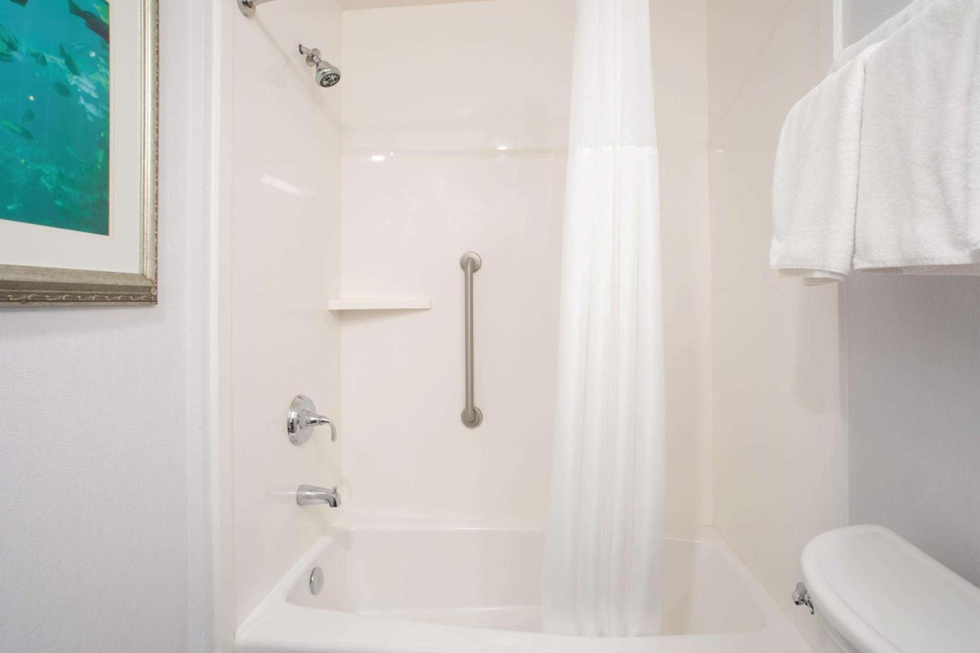 Hampton Inn Monterey photo 17