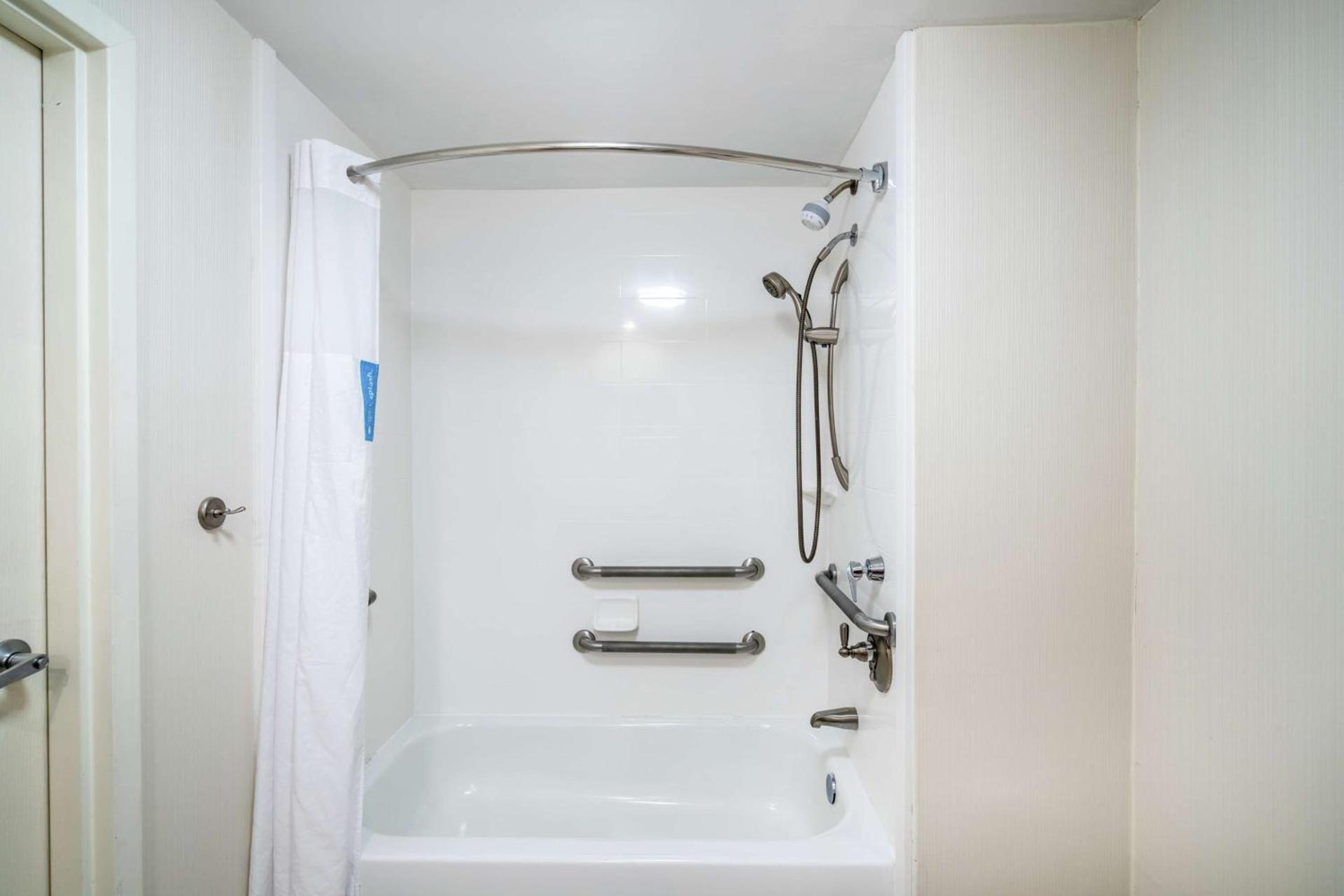Hampton Inn & Suites Mooresville photo 20