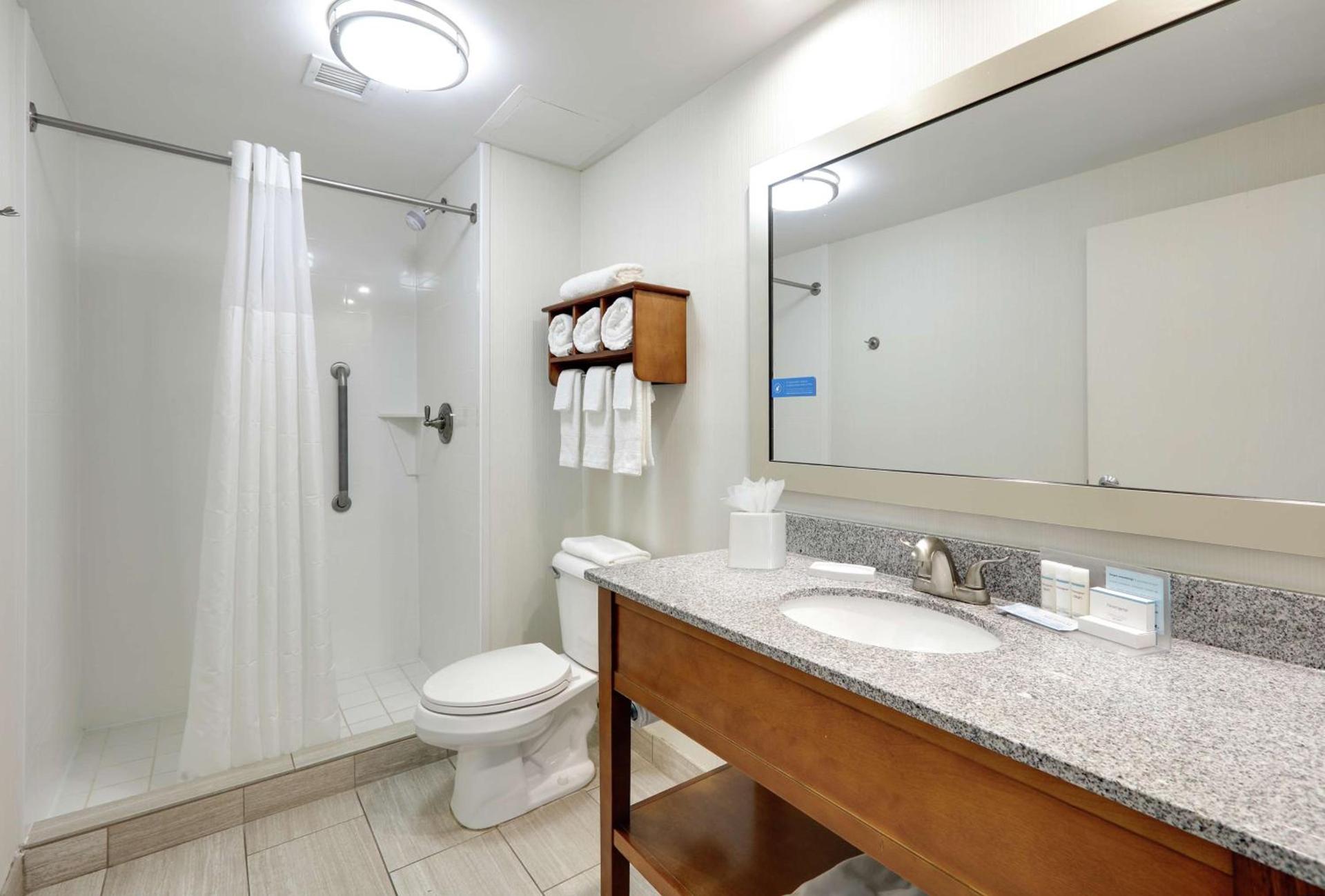 Hampton Inn & Suites Mooresville photo 35