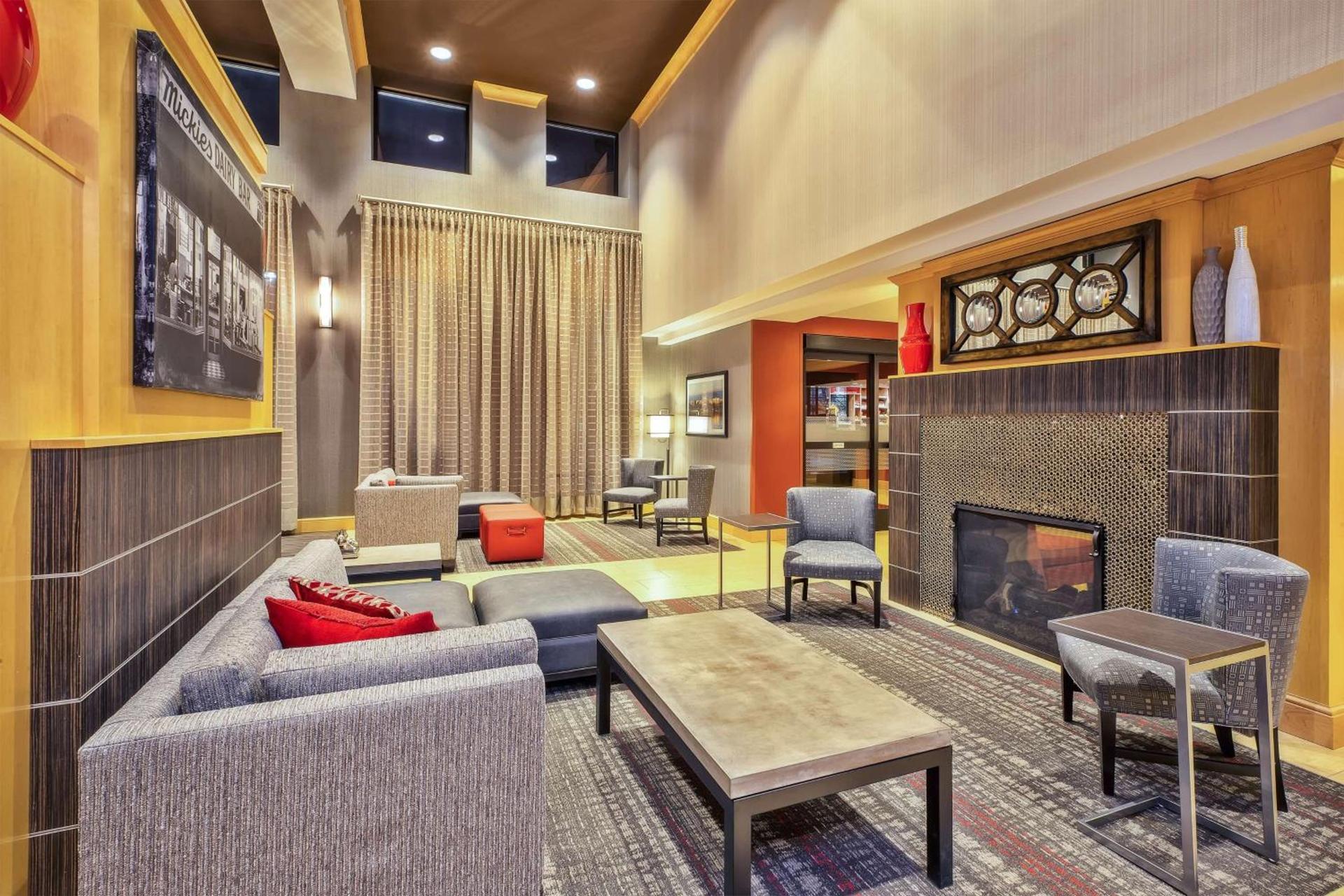 Hampton Inn & Suites Madison - West photo 3