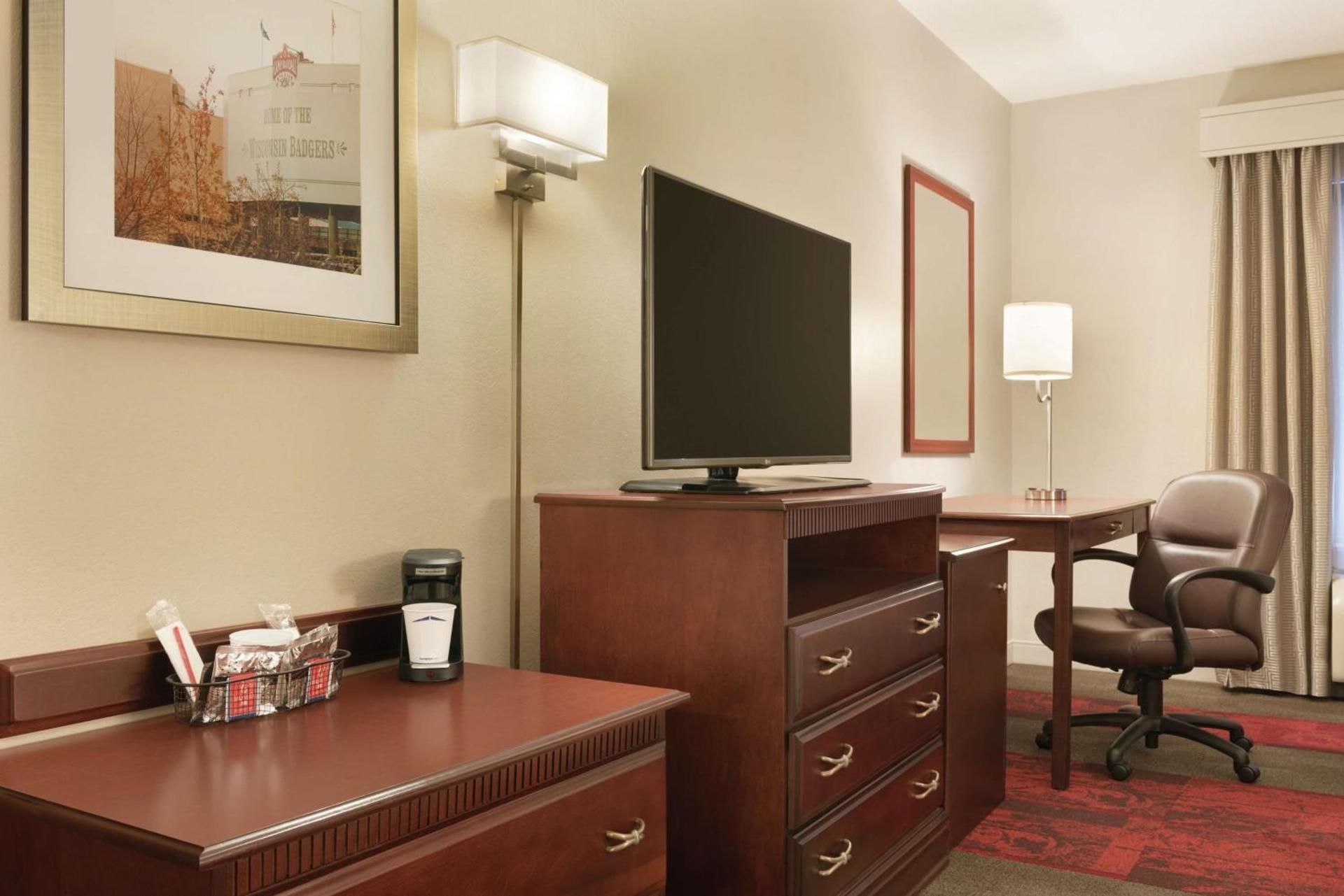 Hampton Inn & Suites Madison - West photo 17