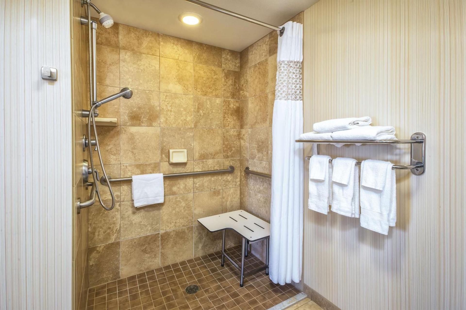 Hampton Inn & Suites Madison - West photo 18