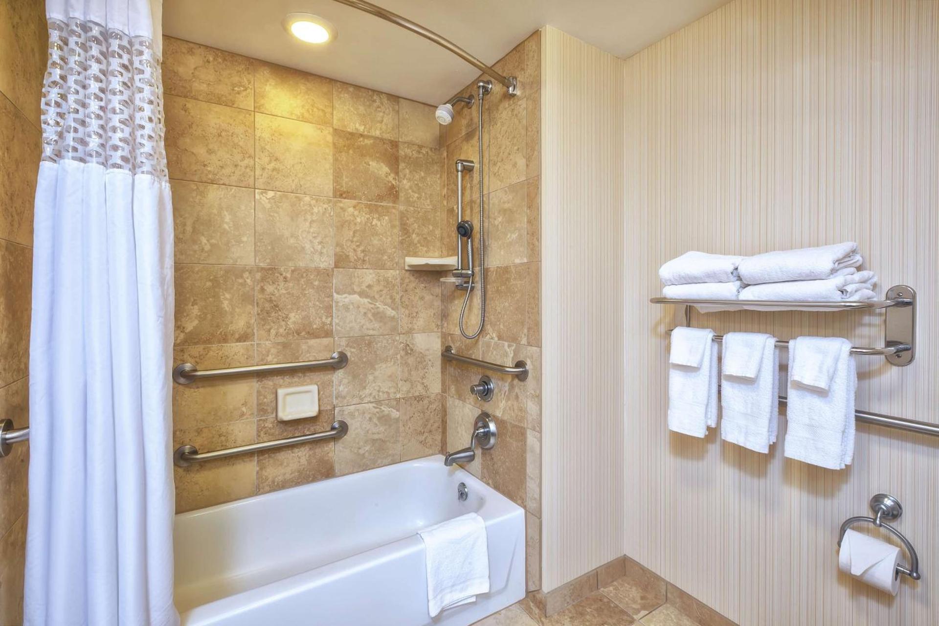 Hampton Inn & Suites Madison - West photo 23
