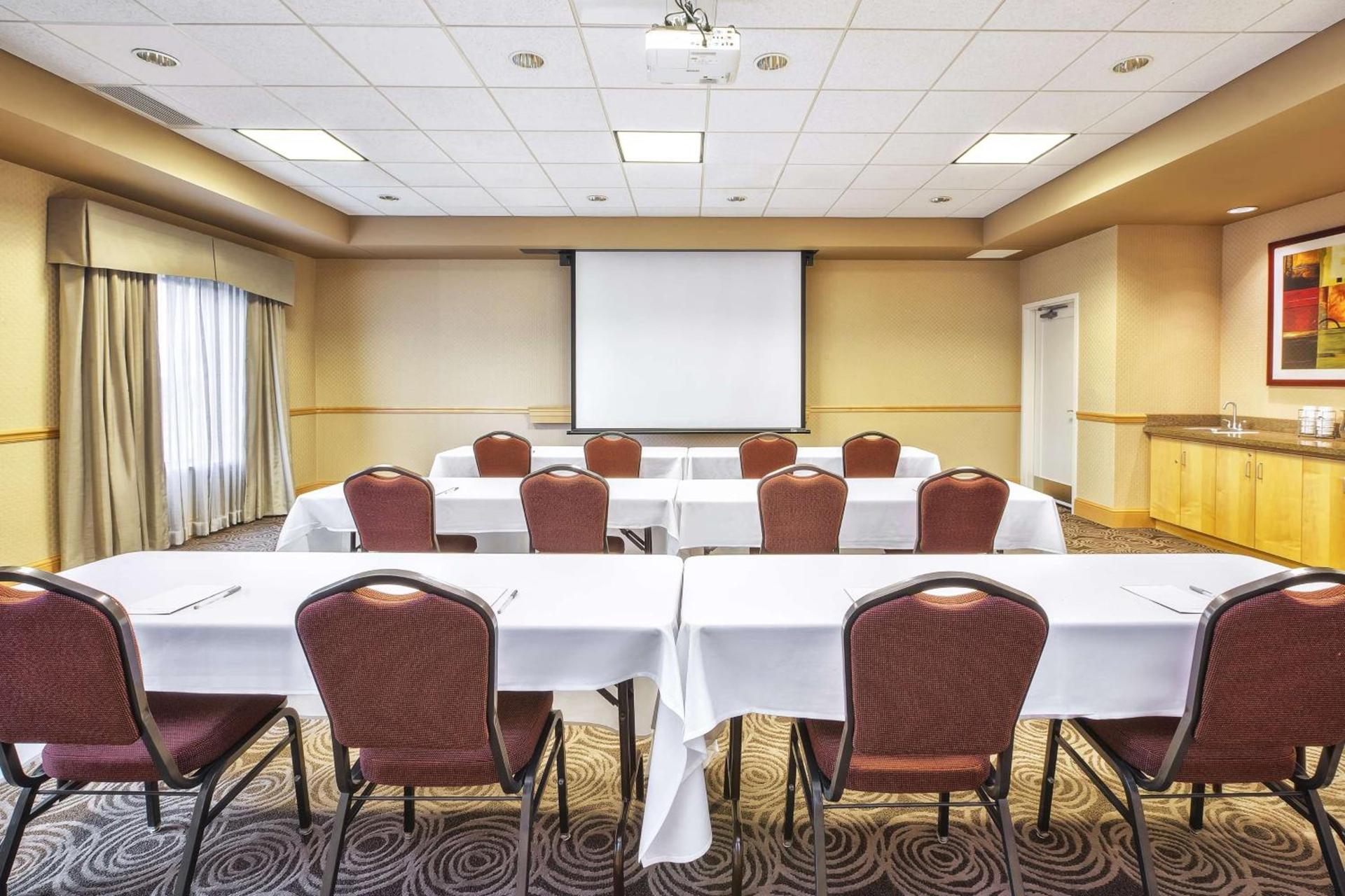 Hampton Inn & Suites Madison - West photo 29