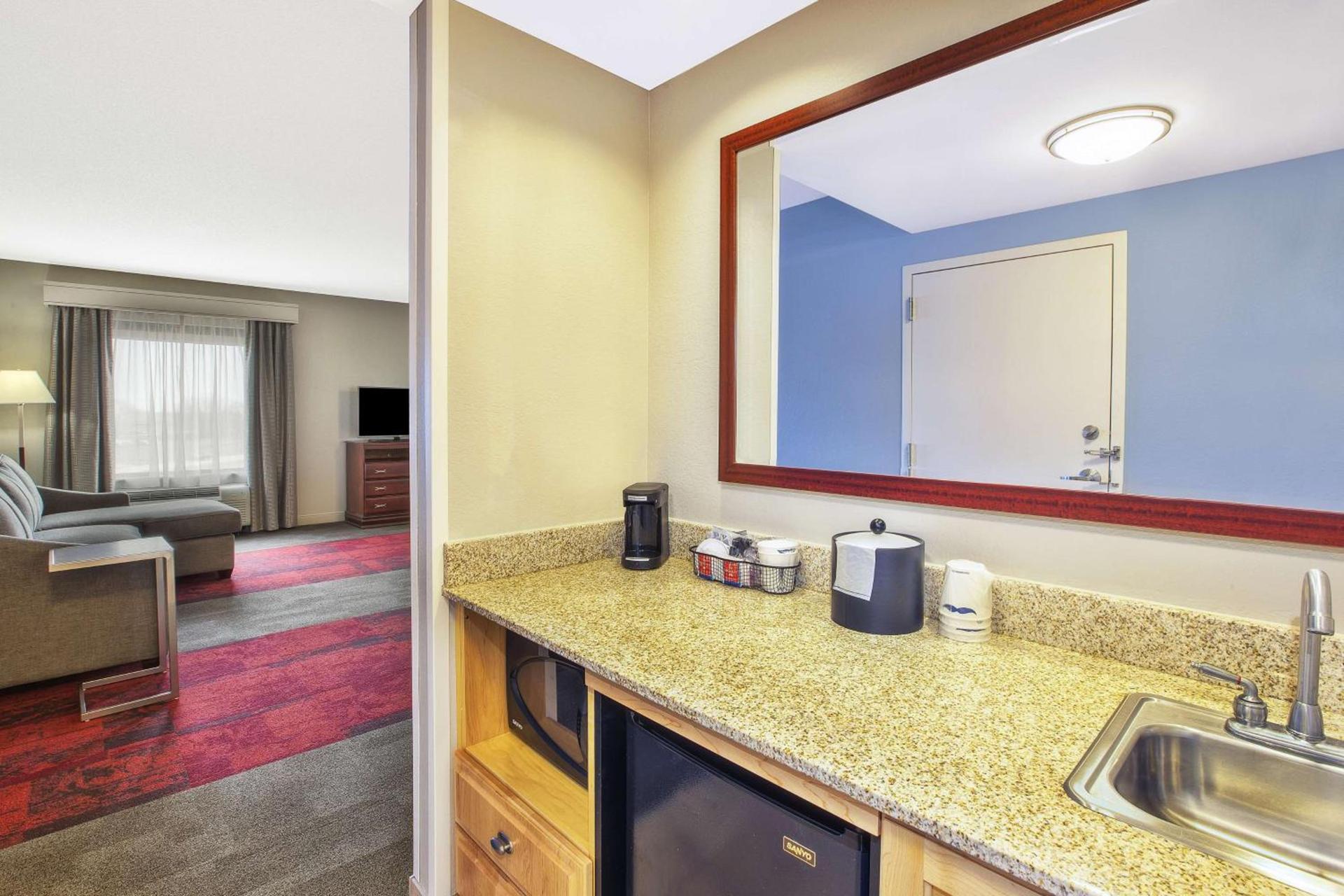 Hampton Inn & Suites Madison - West photo 30