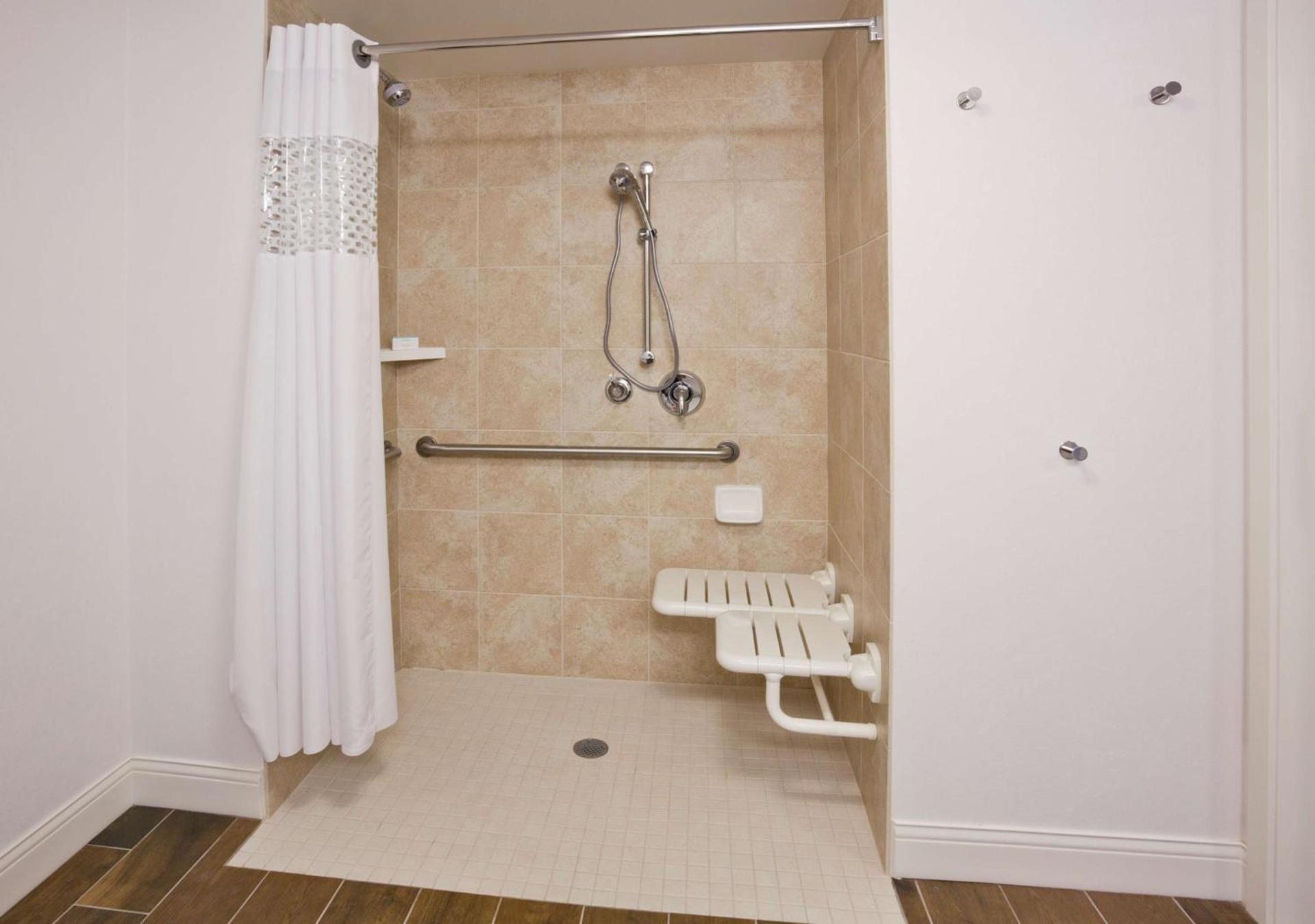 Hampton Inn Minneapolis Bloomington West photo 22