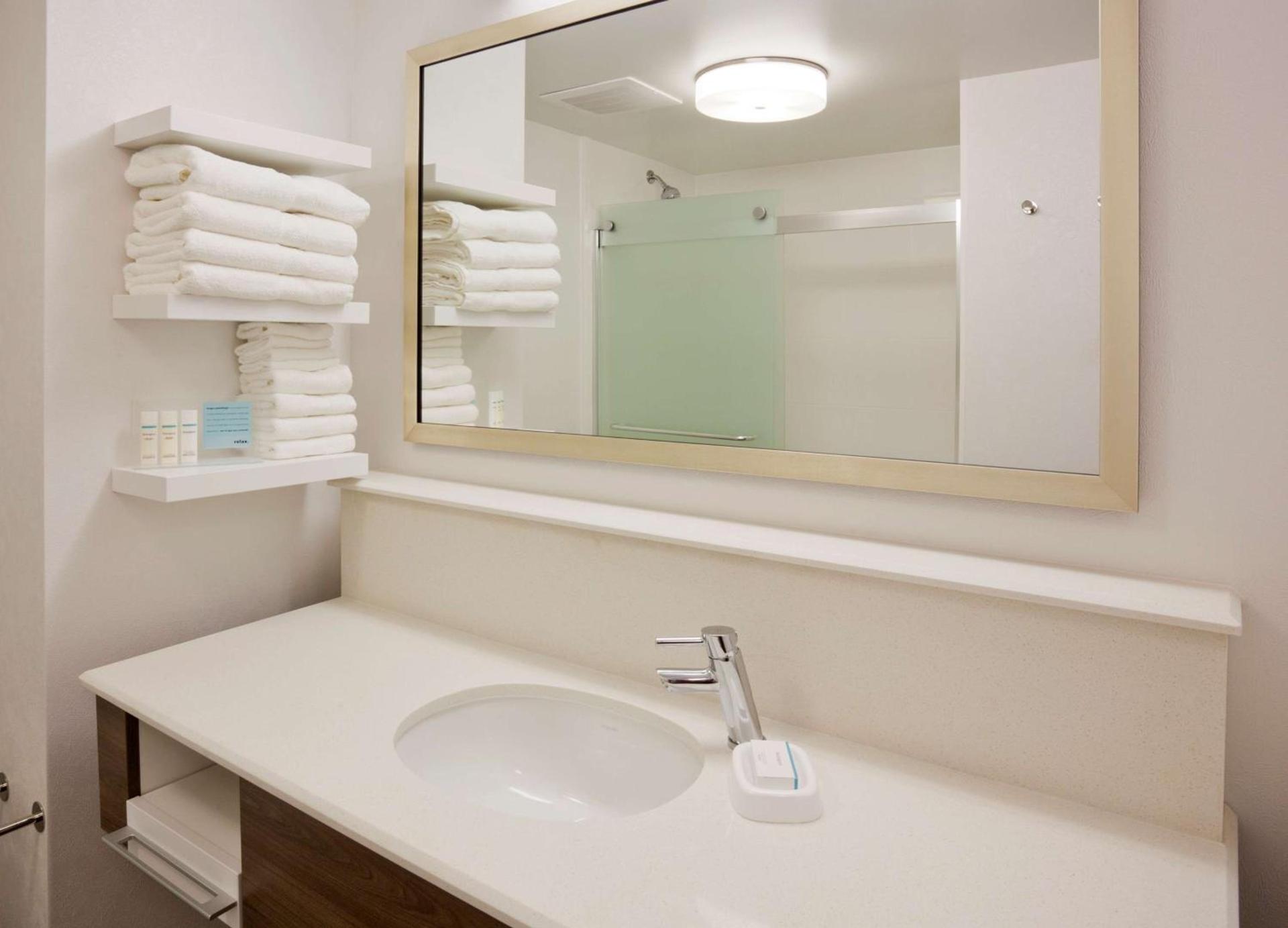 Hampton Inn Minneapolis Bloomington West photo 29