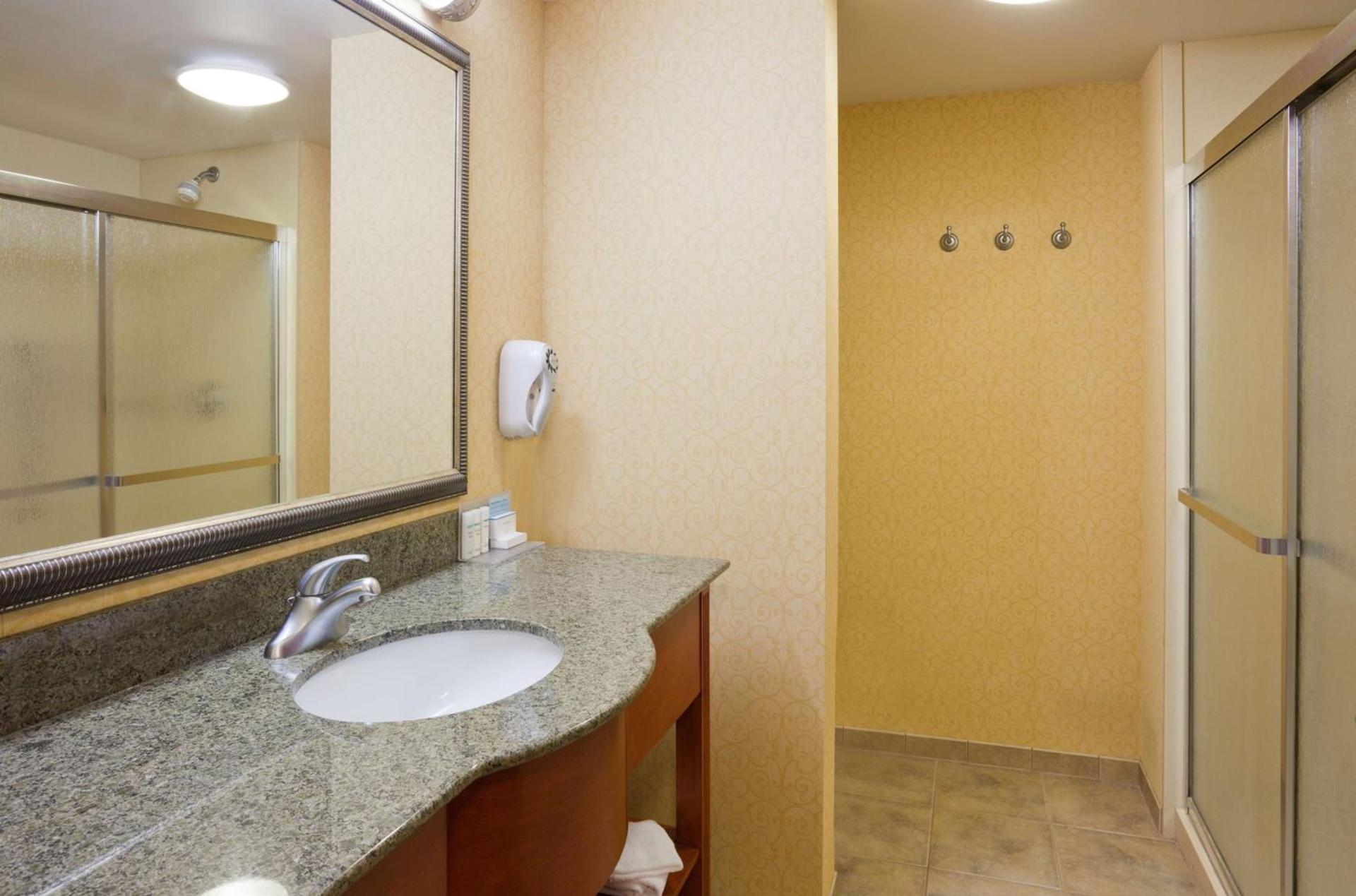 Hampton Inn & Suites Lino Lakes photo 19