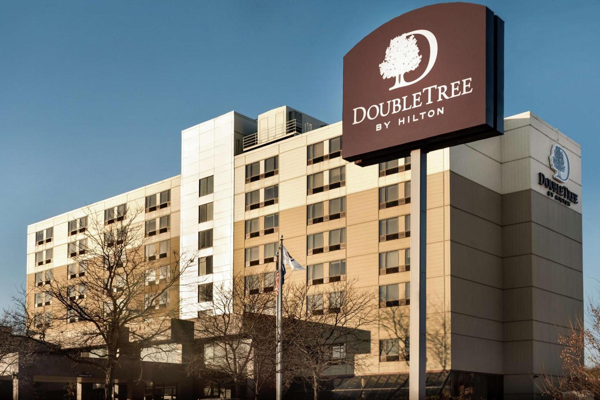 DoubleTree by Hilton St. Paul, MN photo 2