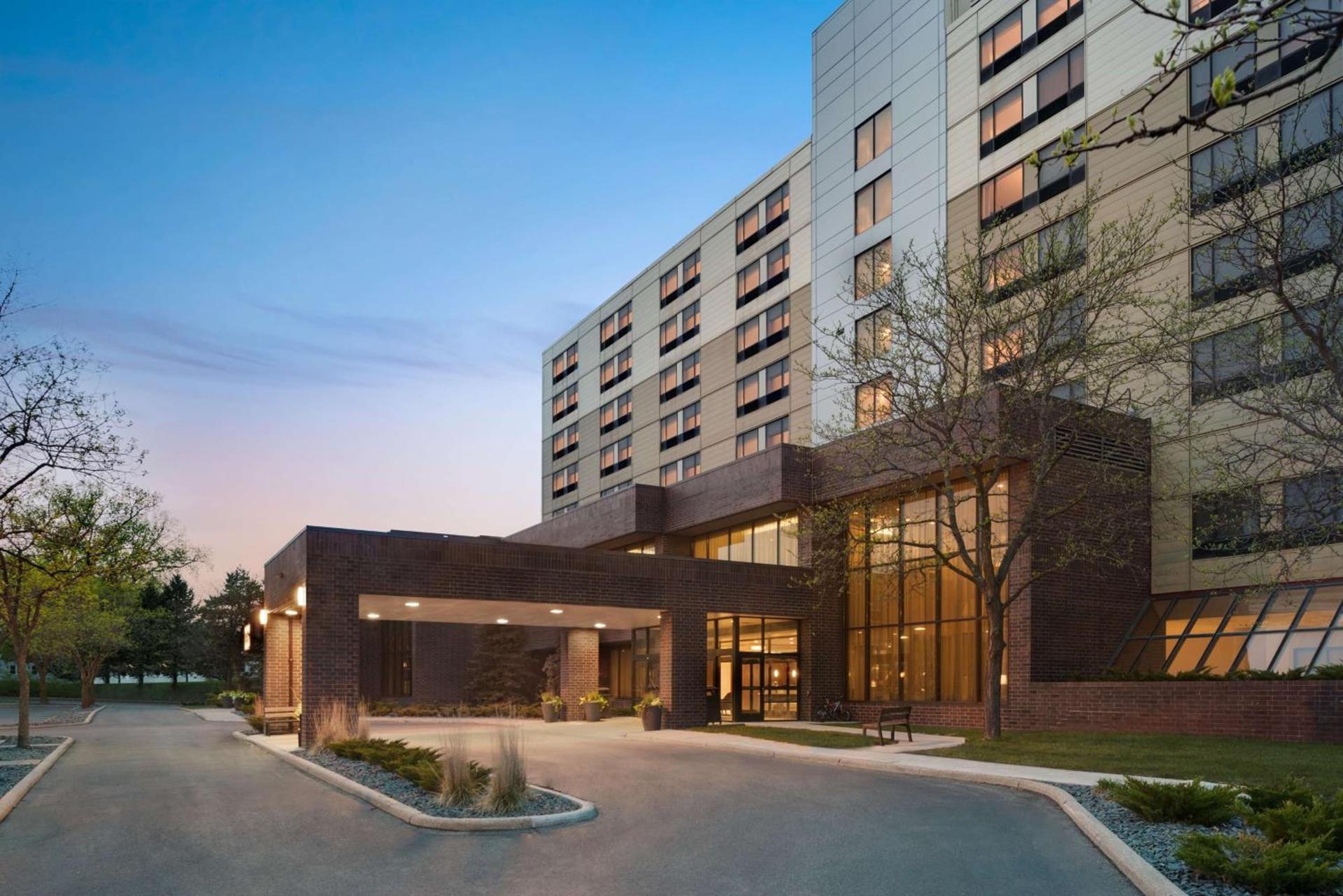 DoubleTree by Hilton St. Paul, MN photo 4