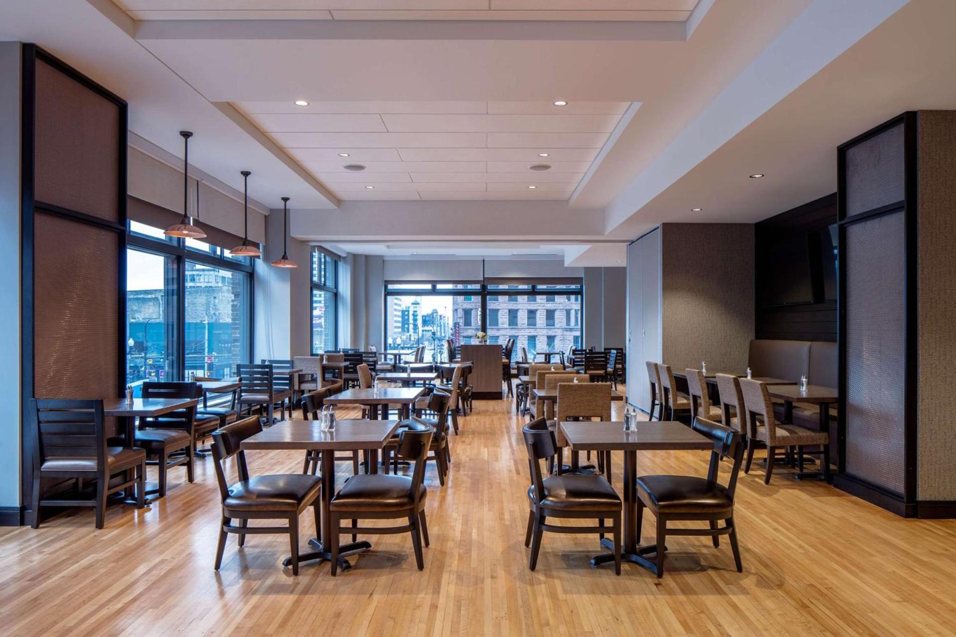 Embassy Suites By Hilton Minneapolis Downtown Hotel photo 12