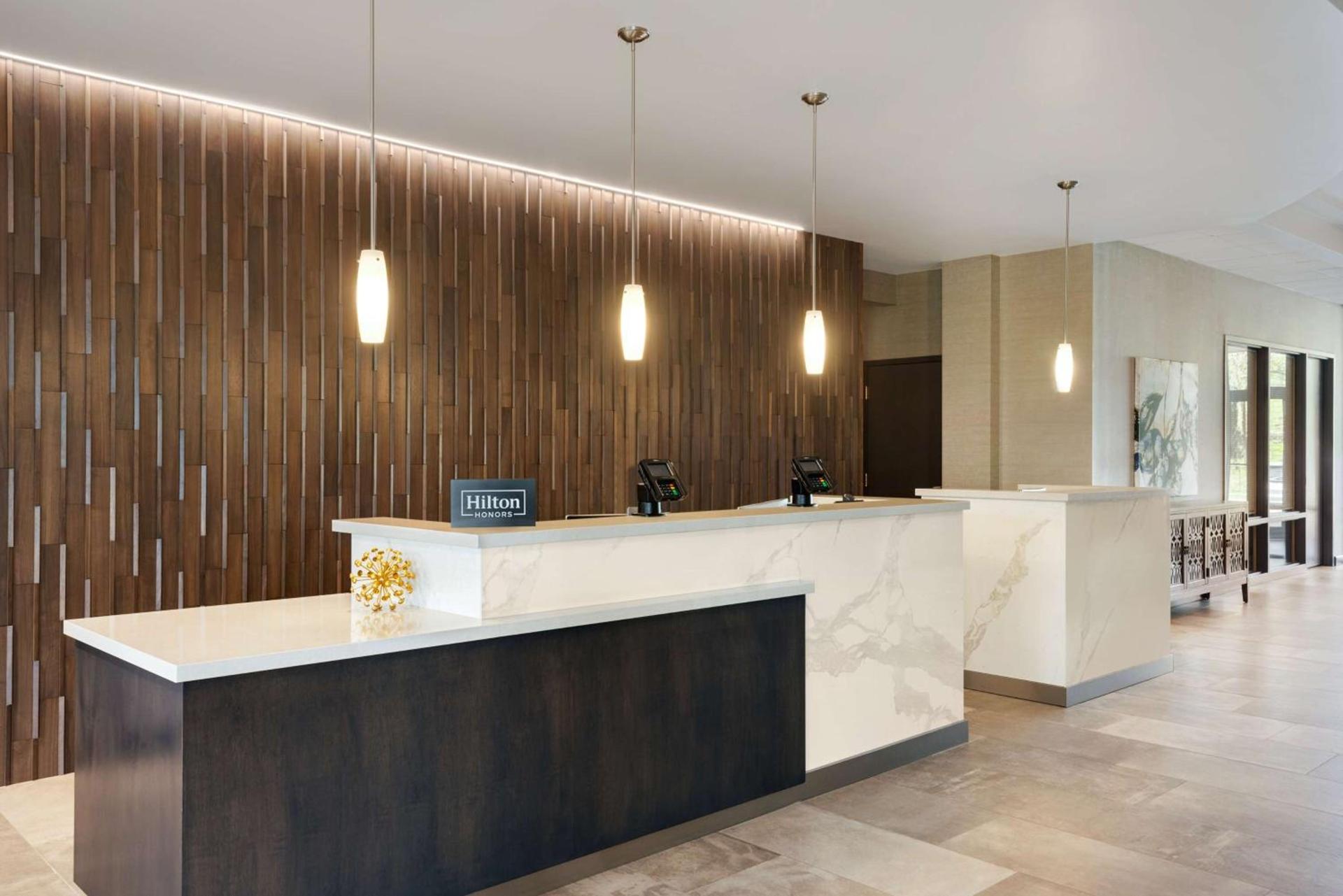 DoubleTree by Hilton St. Paul, MN photo 7
