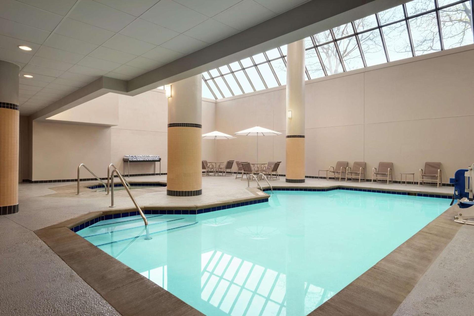 DoubleTree by Hilton St. Paul, MN photo 9