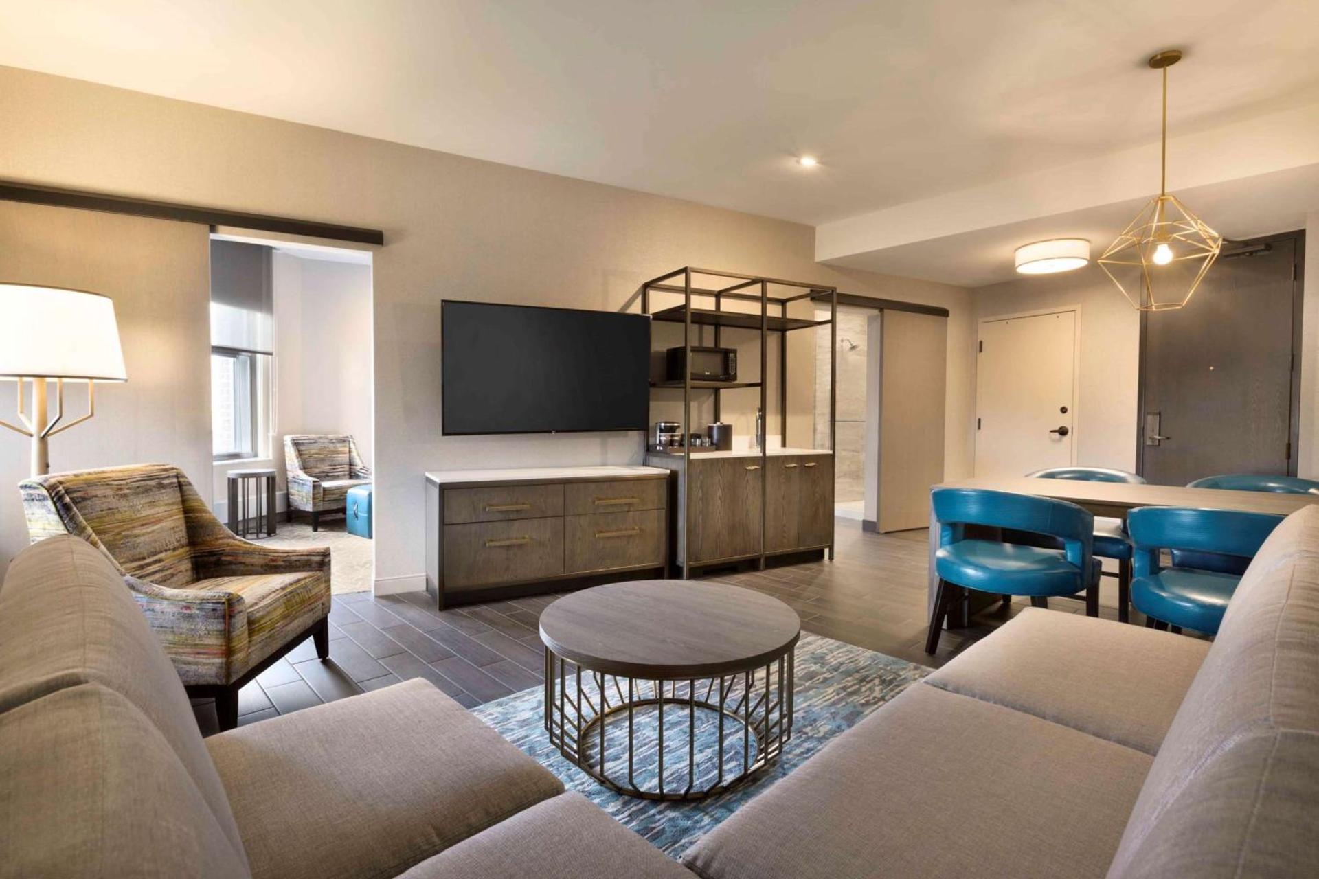 Embassy Suites By Hilton Minneapolis Downtown Hotel photo 3