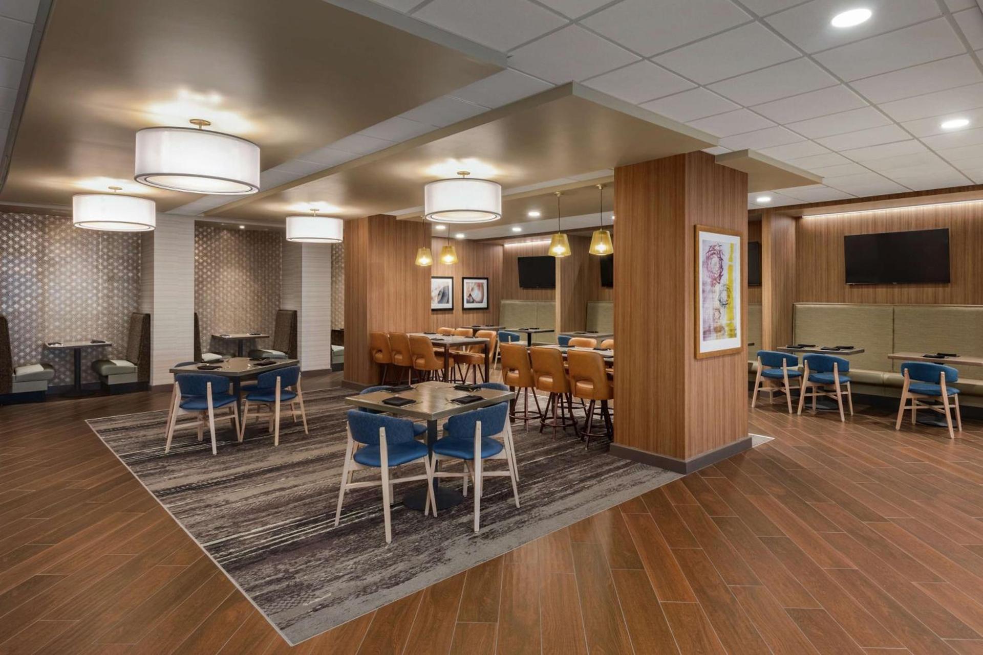 DoubleTree by Hilton St. Paul, MN photo 13