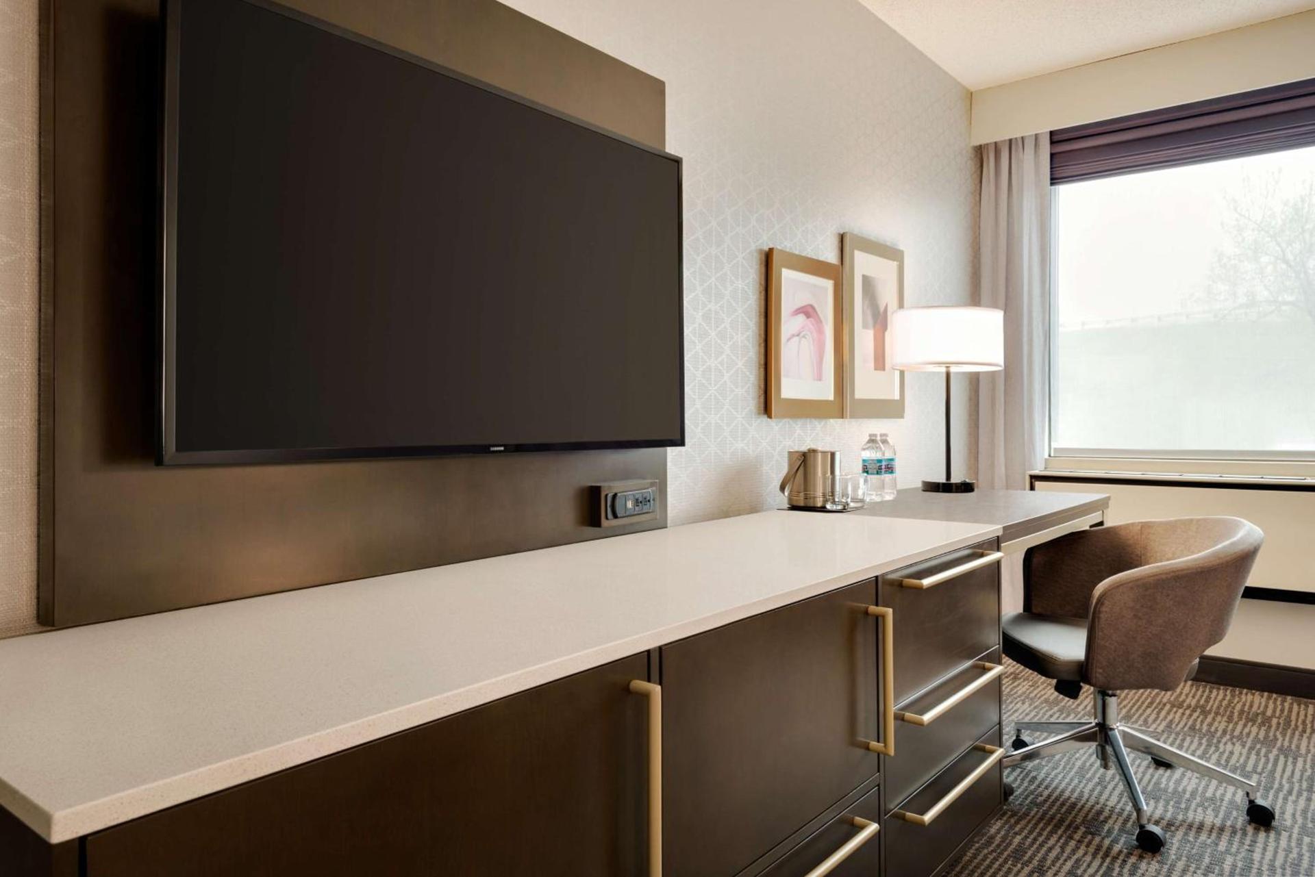 DoubleTree by Hilton St. Paul, MN photo 30