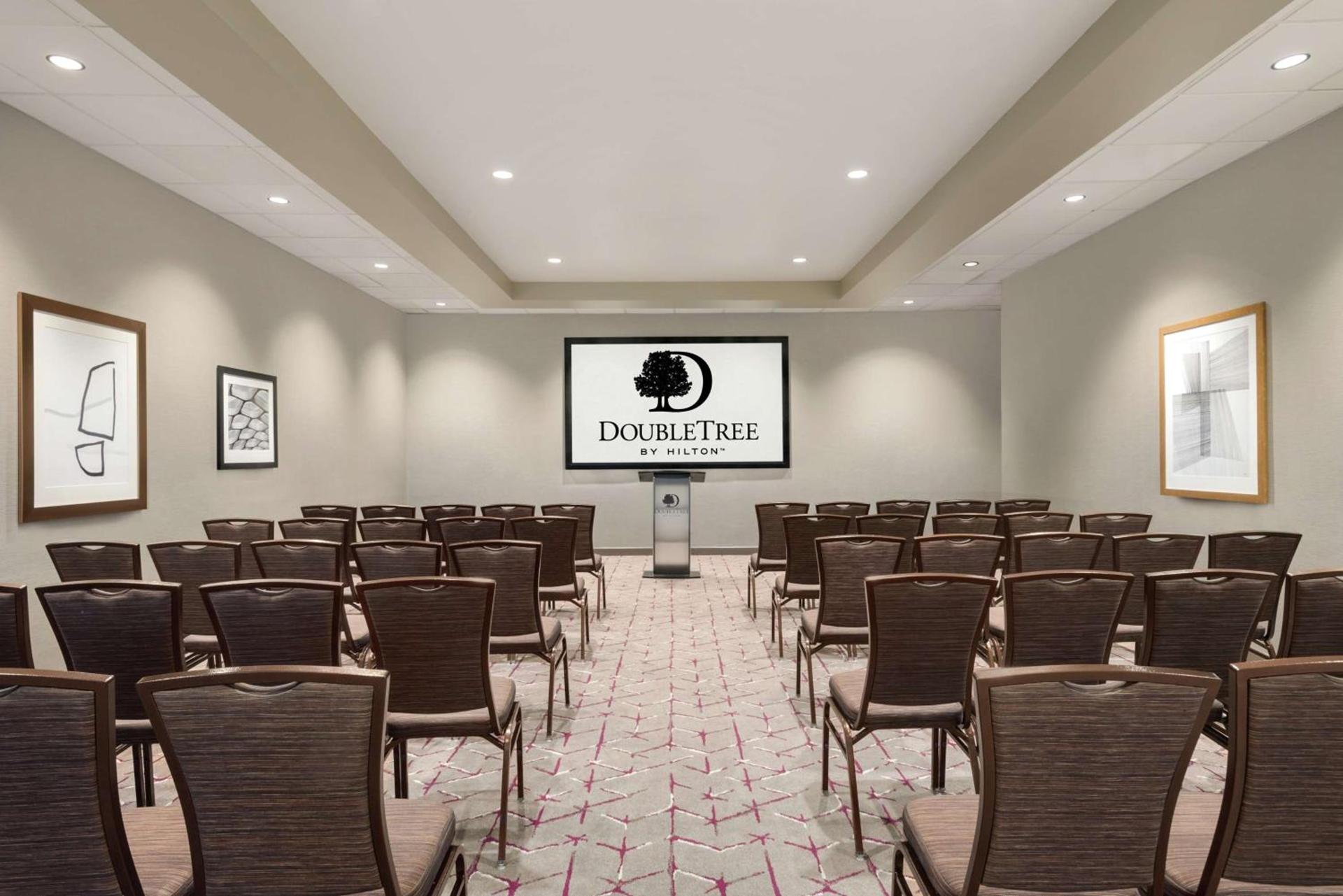 DoubleTree by Hilton St. Paul, MN photo 33