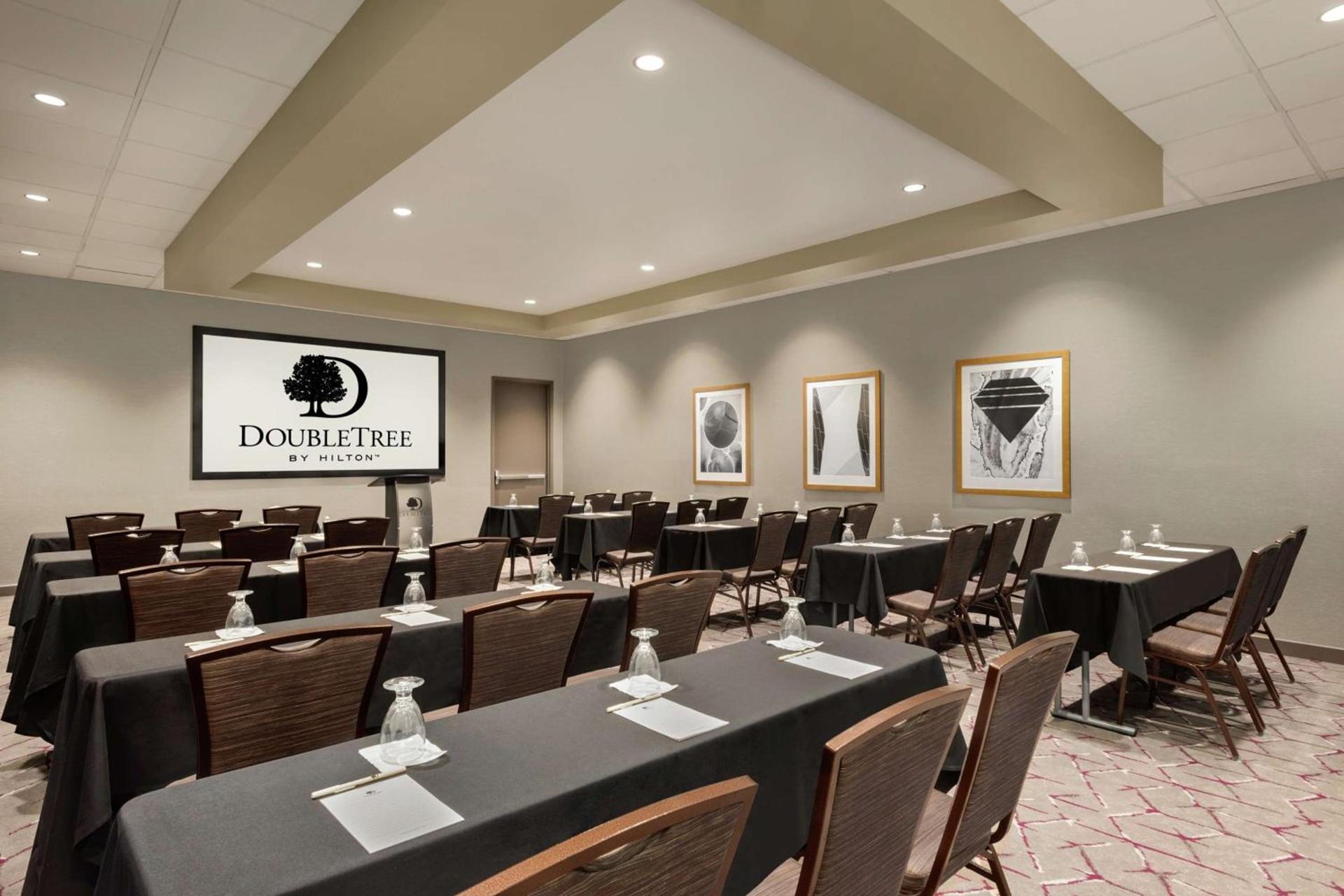 DoubleTree by Hilton St. Paul, MN photo 36